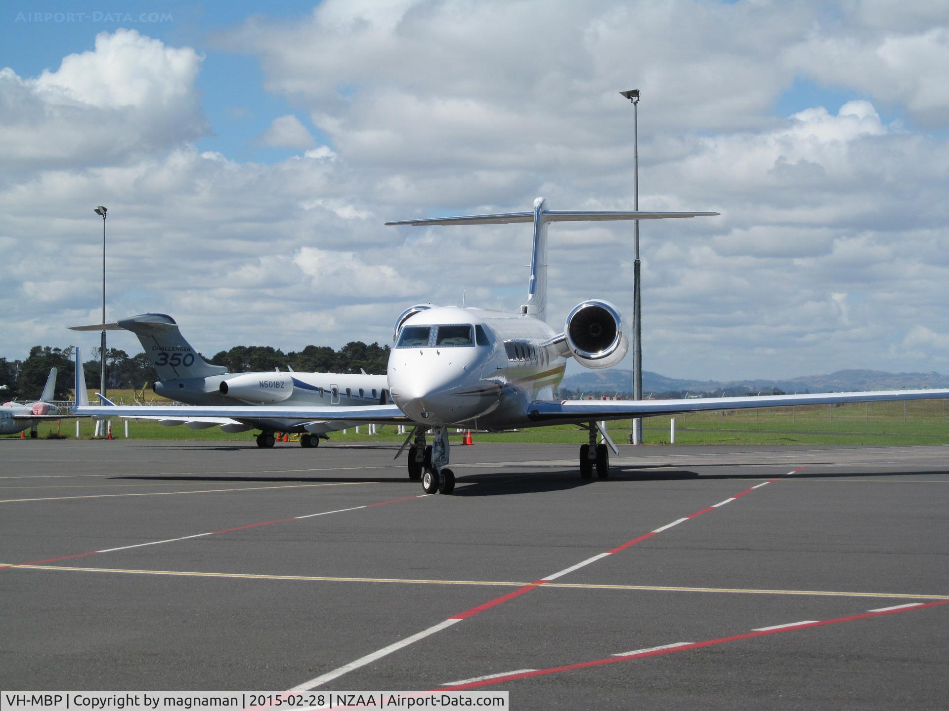 VH-MBP, 2010 Gulfstream Aerospace G8 IV-X C/N 4185, nearly head on - parking up