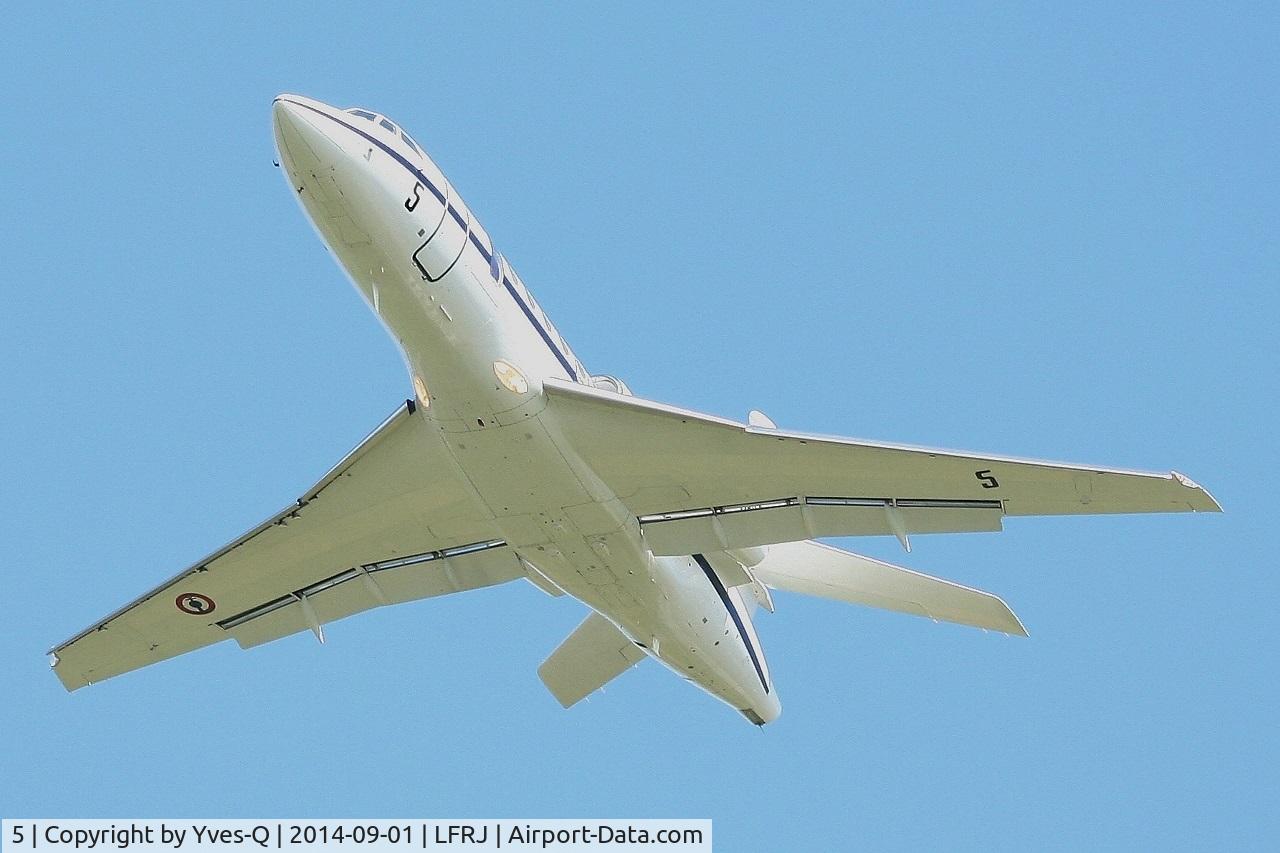 5, Dassault Falcon 50MS Surmar C/N 5, French naval aviation Dassault Falcon 50 MS SurMar, Take off rwy 26, Landivisiau naval air base (LFRJ)