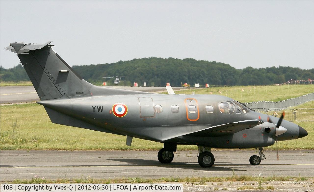 108, Embraer EMB-121AA Xingu C/N 121108, Embraer EMB-121AA Xingu, Taxiing to parking area, Avord Air Base 702 (LFOA)  Air Show in june 2012