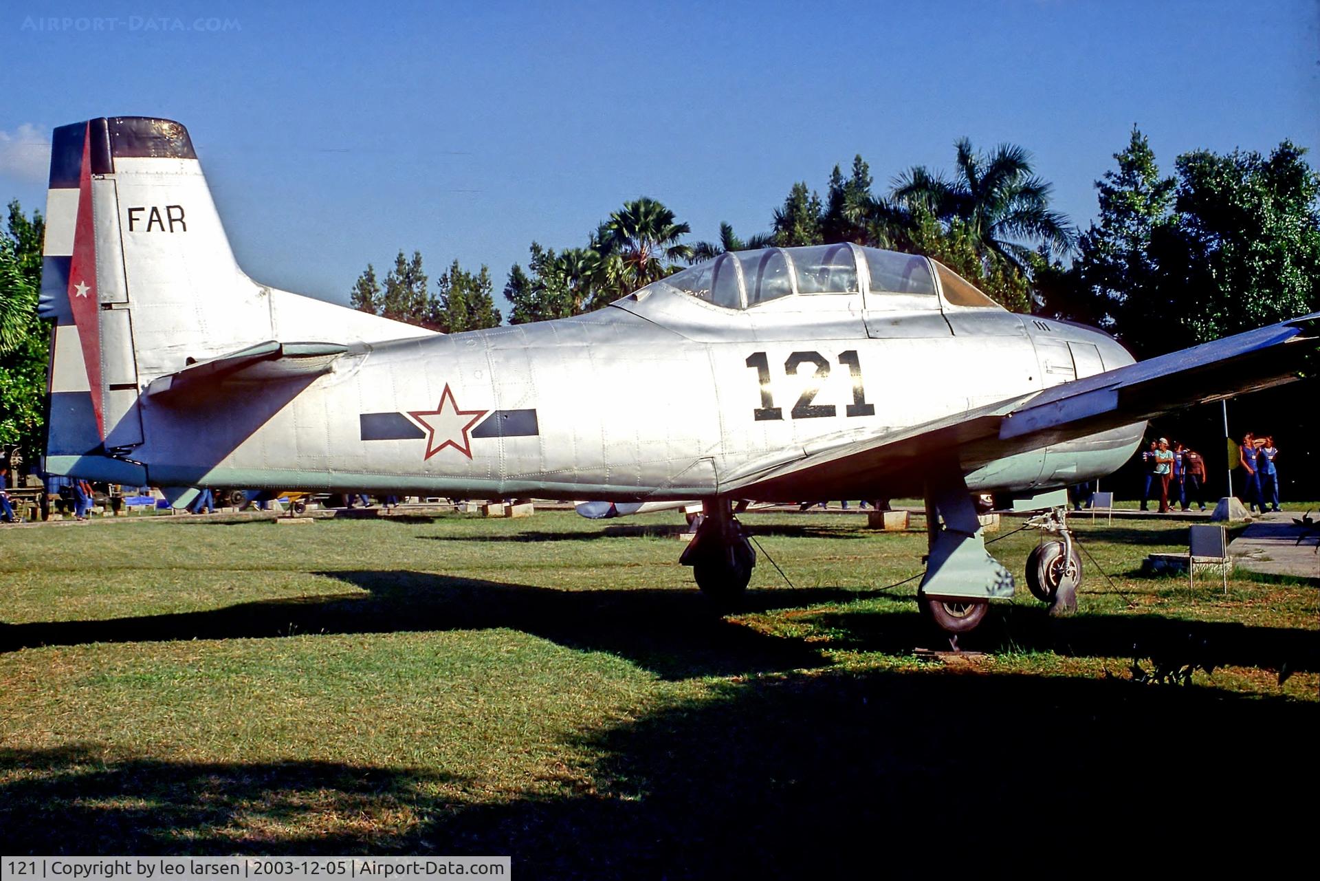 121, North American T-28A Trojan C/N 189-5, Museo del Aire Havana 5.12.03