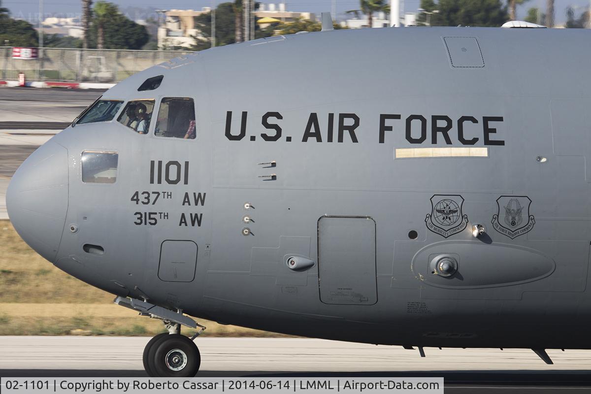 02-1101, 2002 Boeing C-17A Globemaster III C/N 50109/F108, Landing runway 31