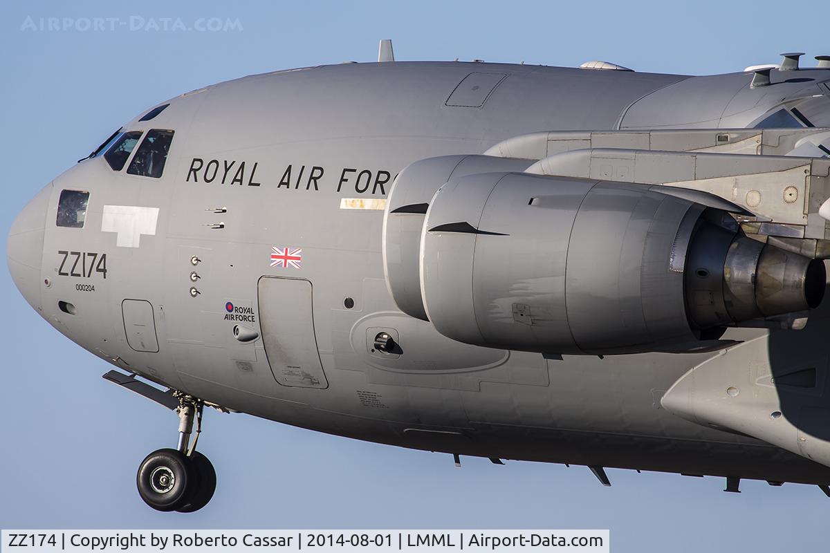 ZZ174, 2001 Boeing C-17A Globemaster III C/N F-081, Landing 31