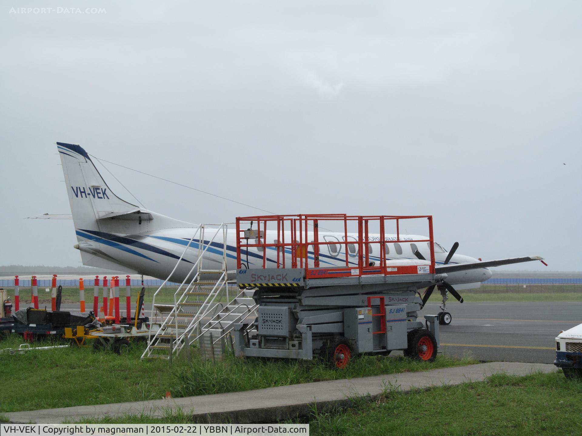 VH-VEK, 1994 Fairchild SA-227DC Metro 23 C/N DC-845B, bit of a crammed apron