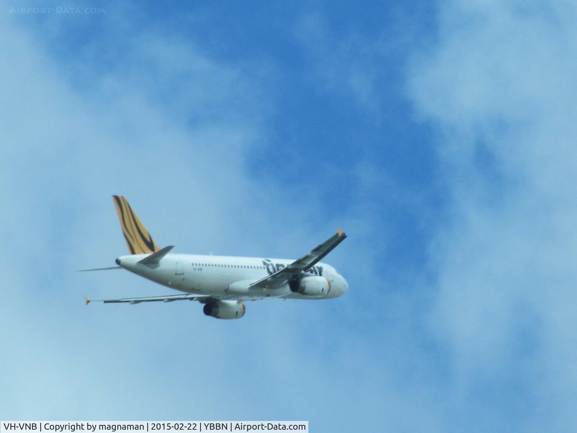 VH-VNB, 2006 Airbus A320-232 C/N 2906, just taken off from BNE