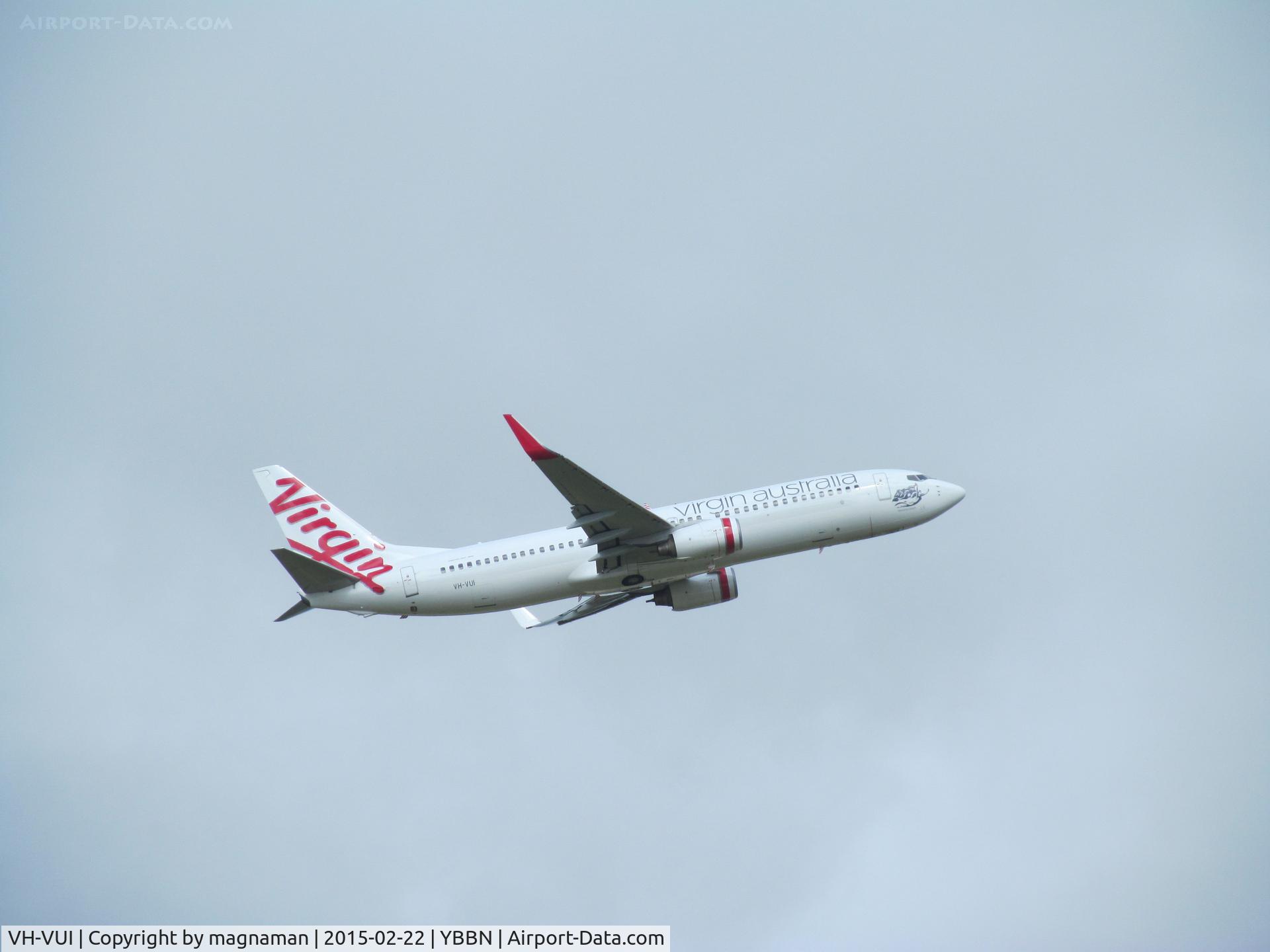 VH-VUI, 2006 Boeing 737-8FE C/N 34441, departing queensland