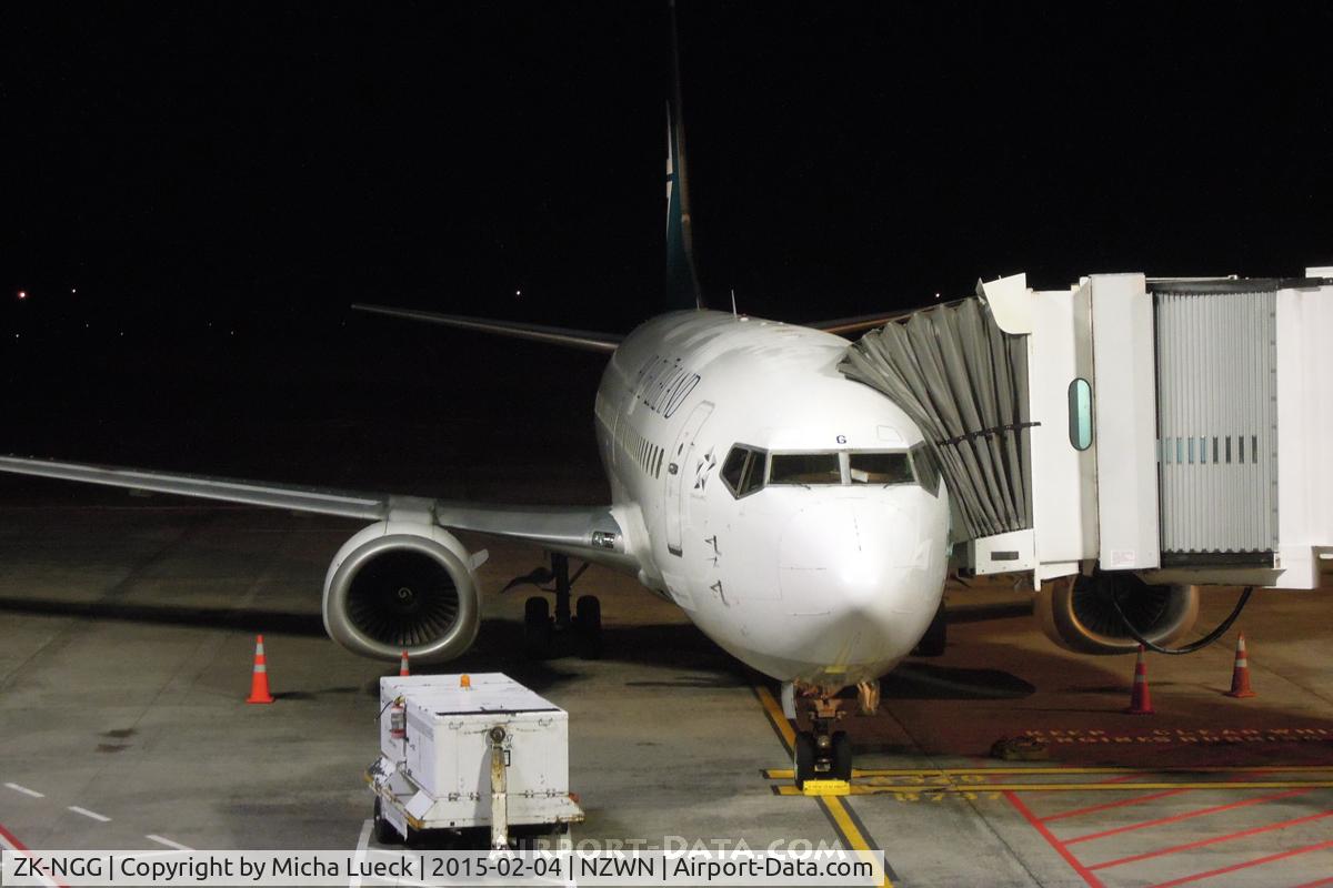 ZK-NGG, 1999 Boeing 737-319 C/N 25606, 5:30am at Auckland