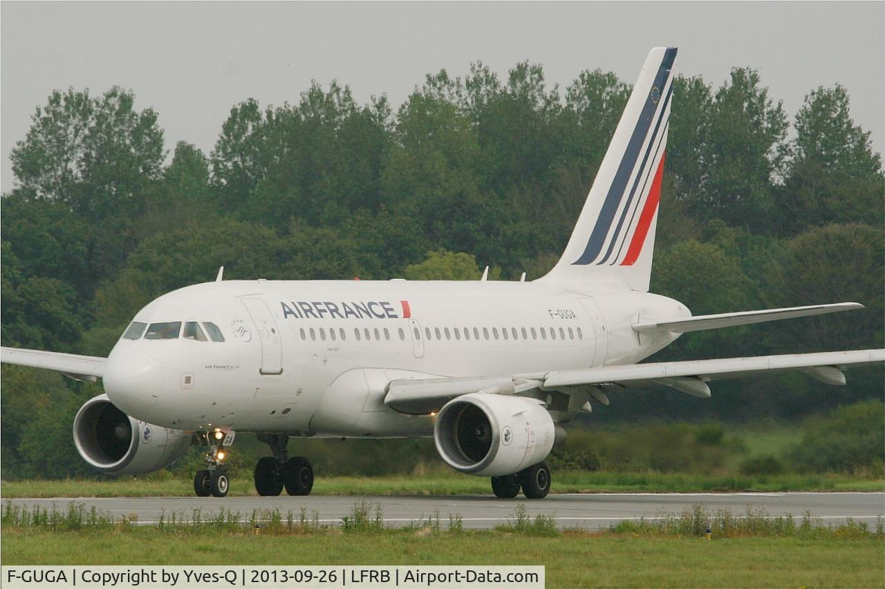 F-GUGA, 2002 Airbus A318-111 C/N 2035, Airbus A318-111, Holding point rwy 25L, Brest-Bretagne Airport (LFRB-BES)