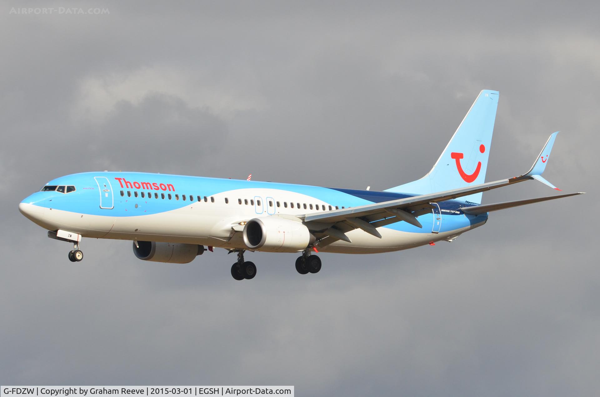 G-FDZW, 2011 Boeing 737-8K5 C/N 37254, On final's to land at Norwich.
