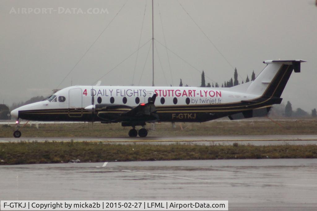 F-GTKJ, 1998 Beech 1900D C/N UE-348, Taxiing
