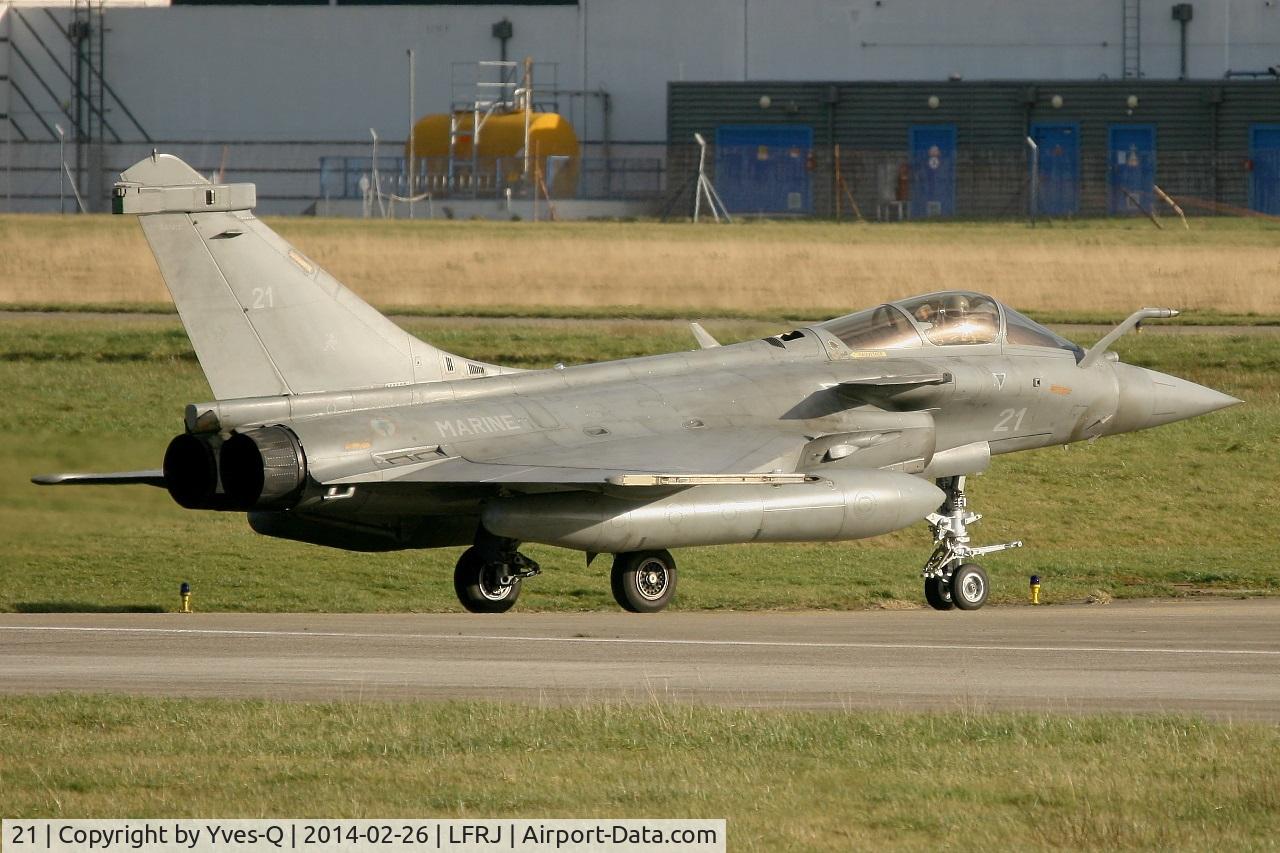 21, Dassault Rafale M C/N 21, Dassault Rafale M, Taxiing after landing Rwy 26, Landivisiau Naval Air Base (LFRJ)