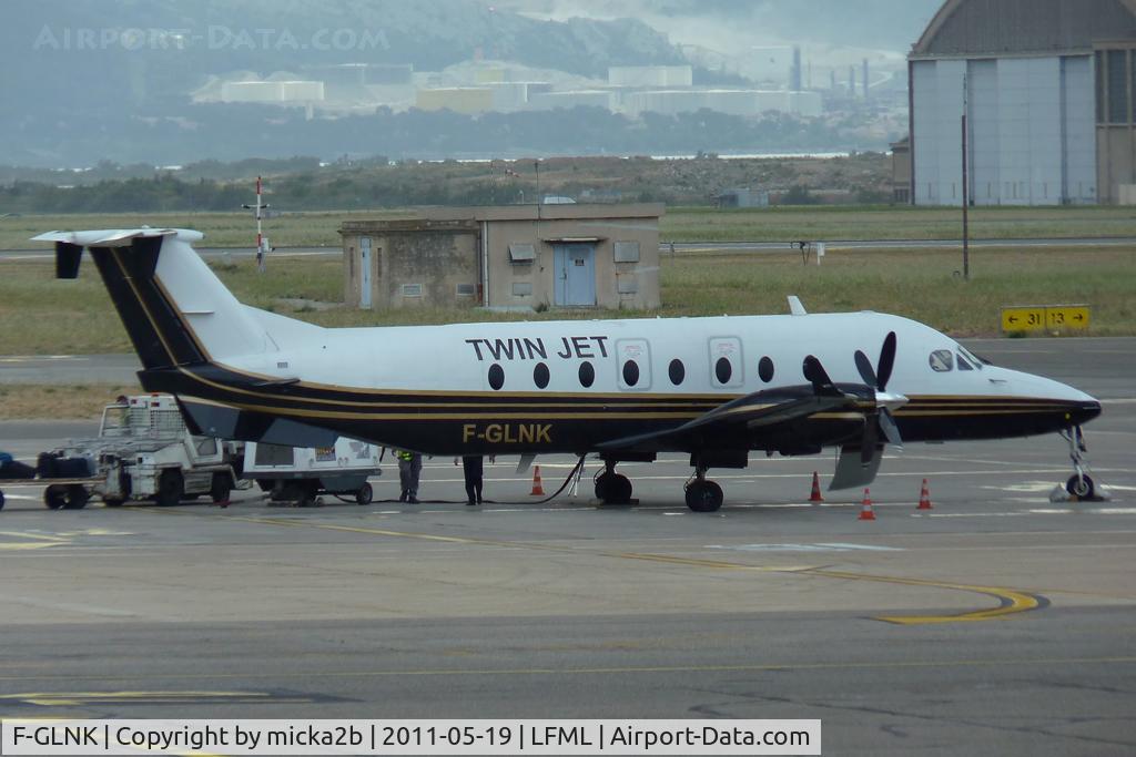 F-GLNK, 1997 Beech 1900D C/N UE-269, Parked