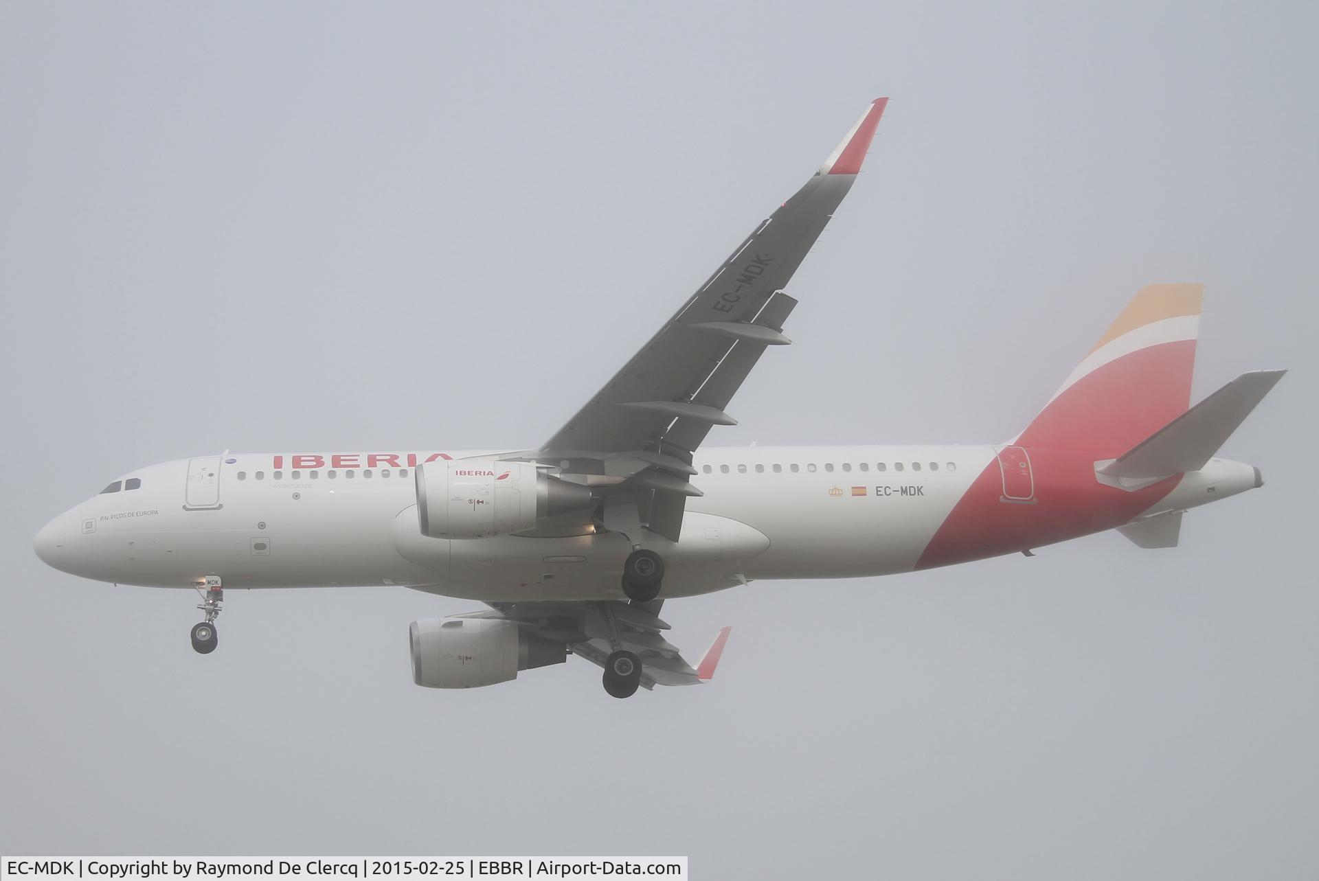 EC-MDK, 2014 Airbus A320-214 C/N 6328, Landing at Brussels Airport in thick mist.