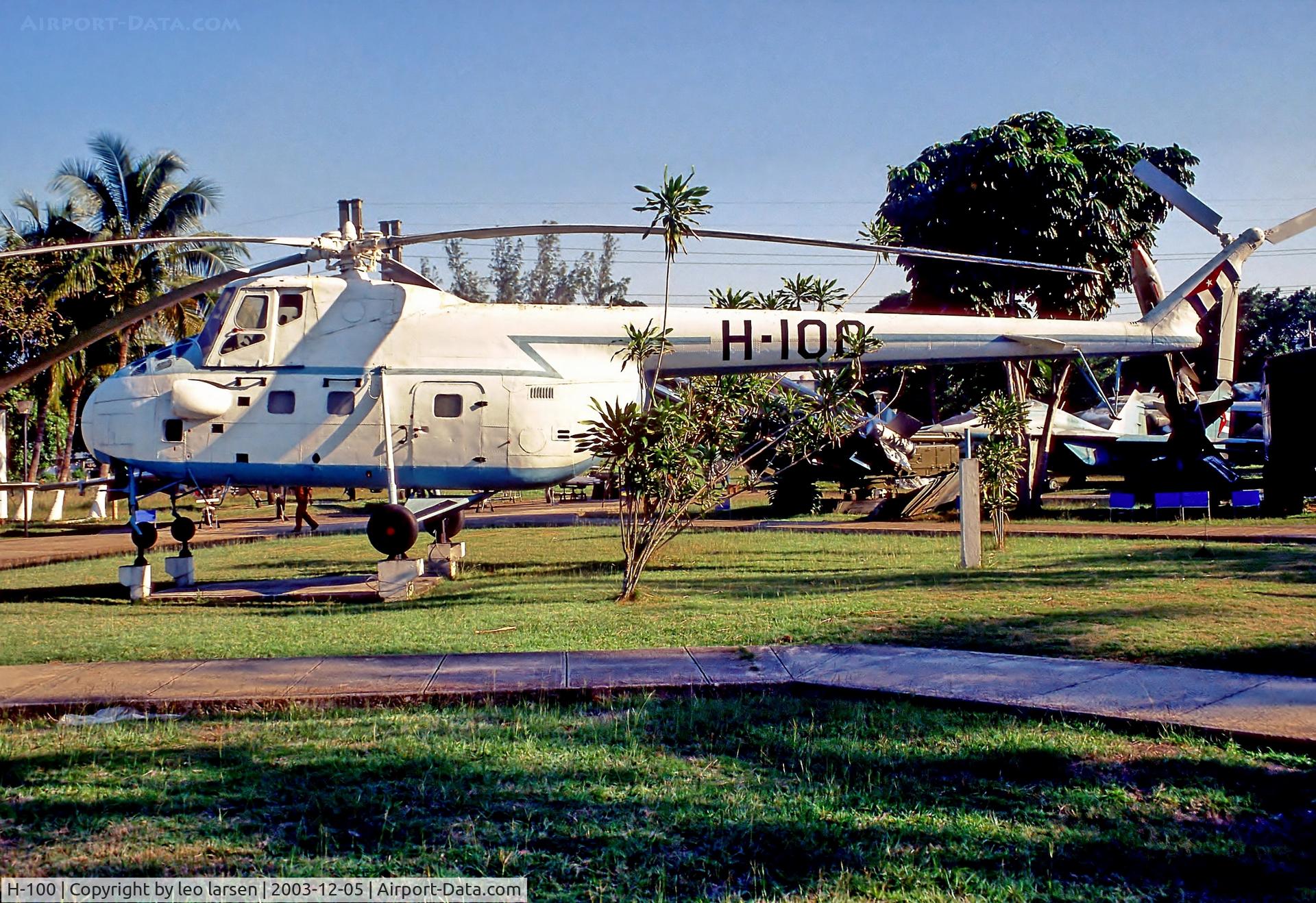 H-100, MIL MI-4P C/N Not found H-100, Museo del Aire Havana 5.12.03