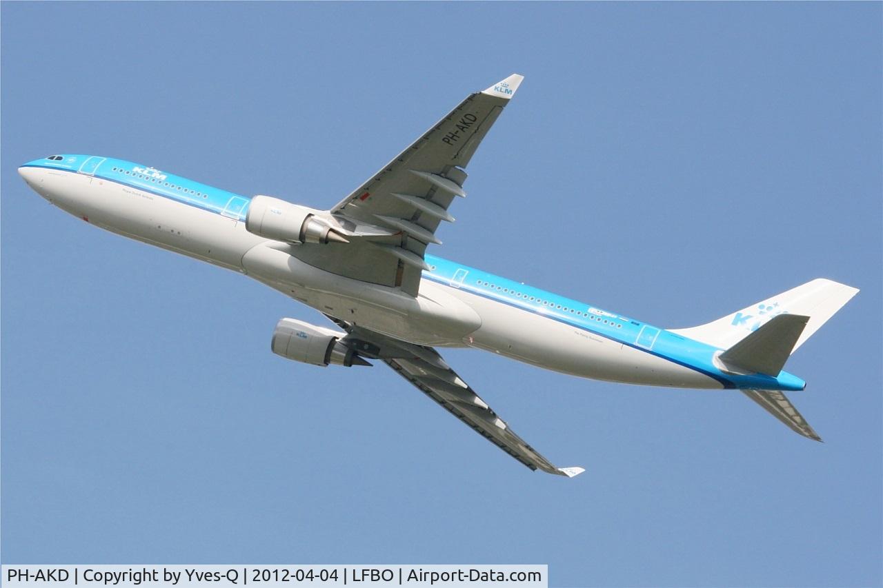 PH-AKD, 2012 Airbus A330-303 C/N 1300, Airbus A330-303, Take-off Rwy 32L, Toulouse Blagnac Airport (LFBO-TLS)