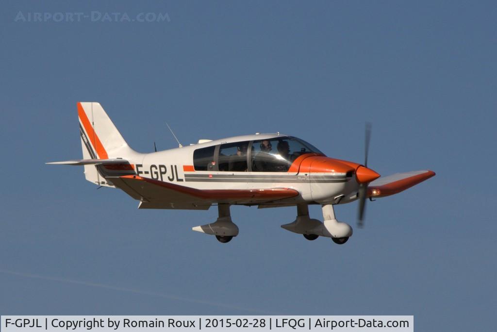 F-GPJL, 1997 Robin DR-400-180 Regent C/N 2349, Landing