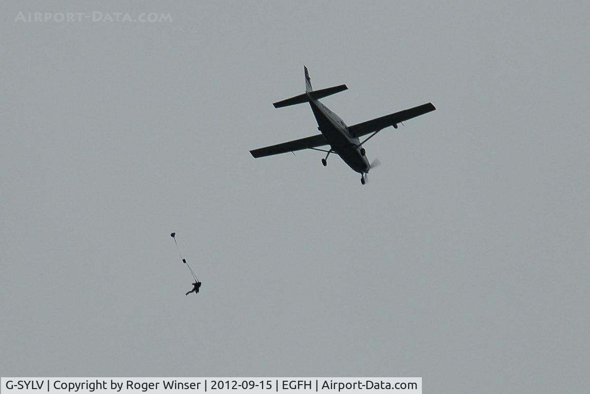 G-SYLV, 2002 Cessna 208B  Grand Caravan C/N 208B0936, Hop and pop from 3500 feet out of Skydive Swansea's Cessna Grand Caravan (G-SYLV).