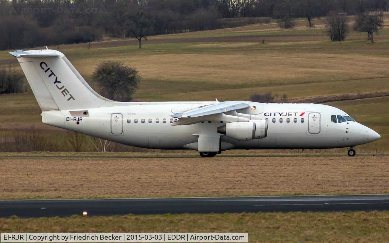 EI-RJR, 2000 British Aerospace Avro 146-RJ85A C/N E2364, taxying to the active