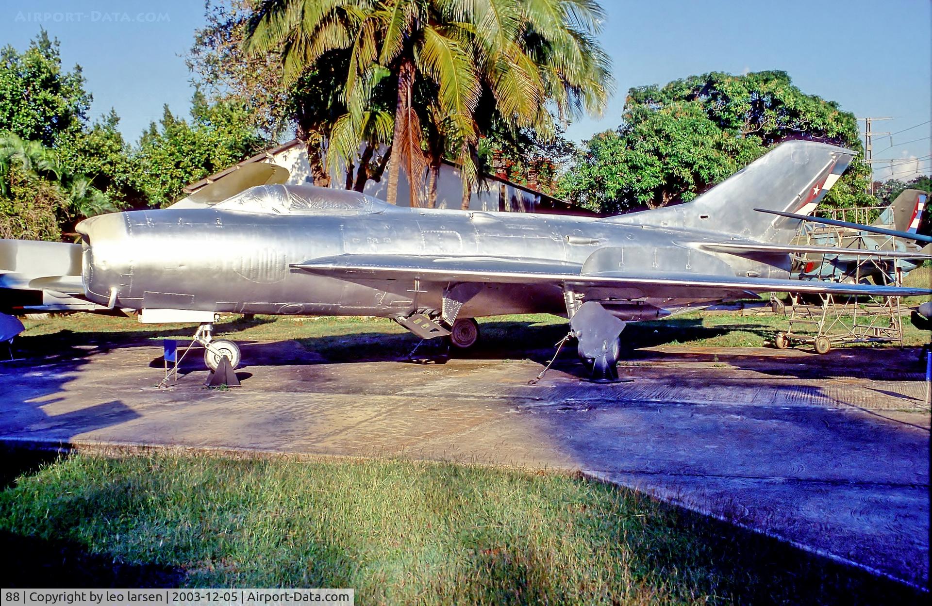 88, Mikoyan-Gurevich MiG-19P C/N Not found 88, Museo del Aire Havana 5.12.03