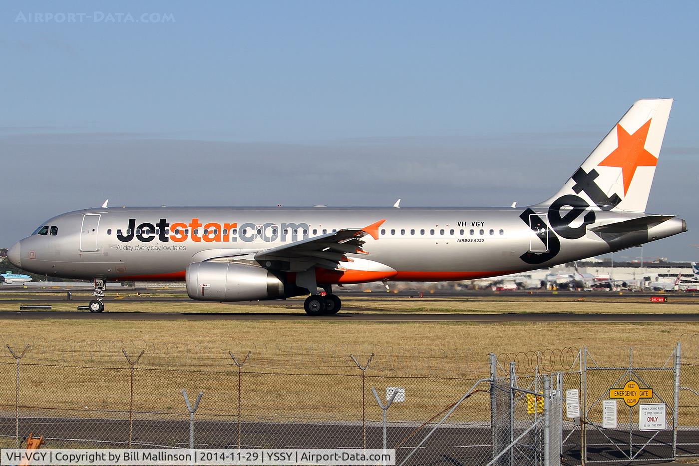 VH-VGY, 2010 Airbus A320-232 C/N 4177, taxiing to 34R