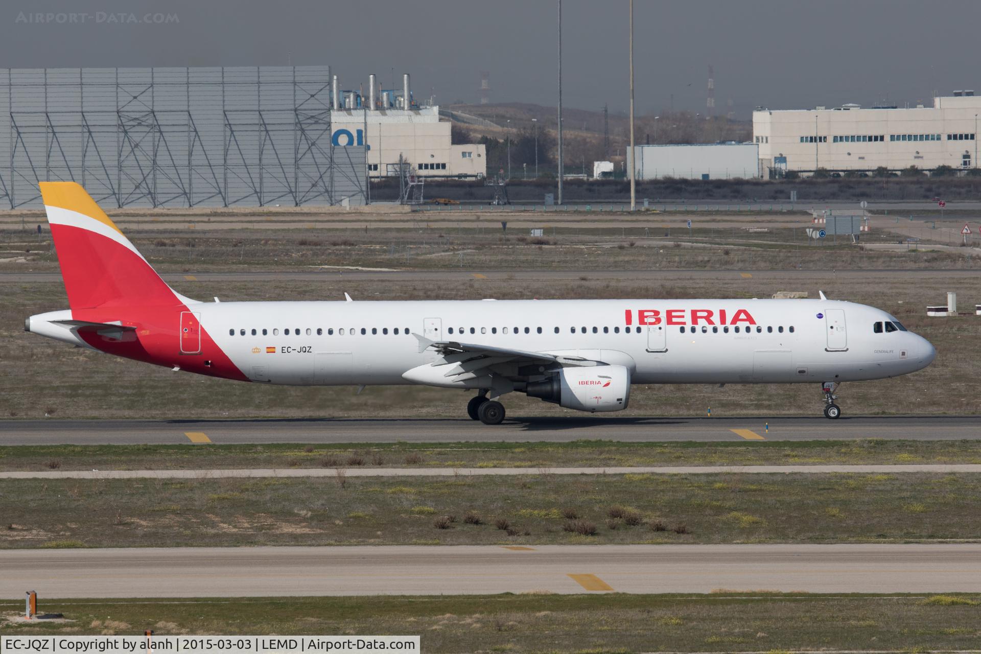 EC-JQZ, 2006 Airbus A321-211 C/N 2736, Taxying for departure at Madrid in the new clour scheme