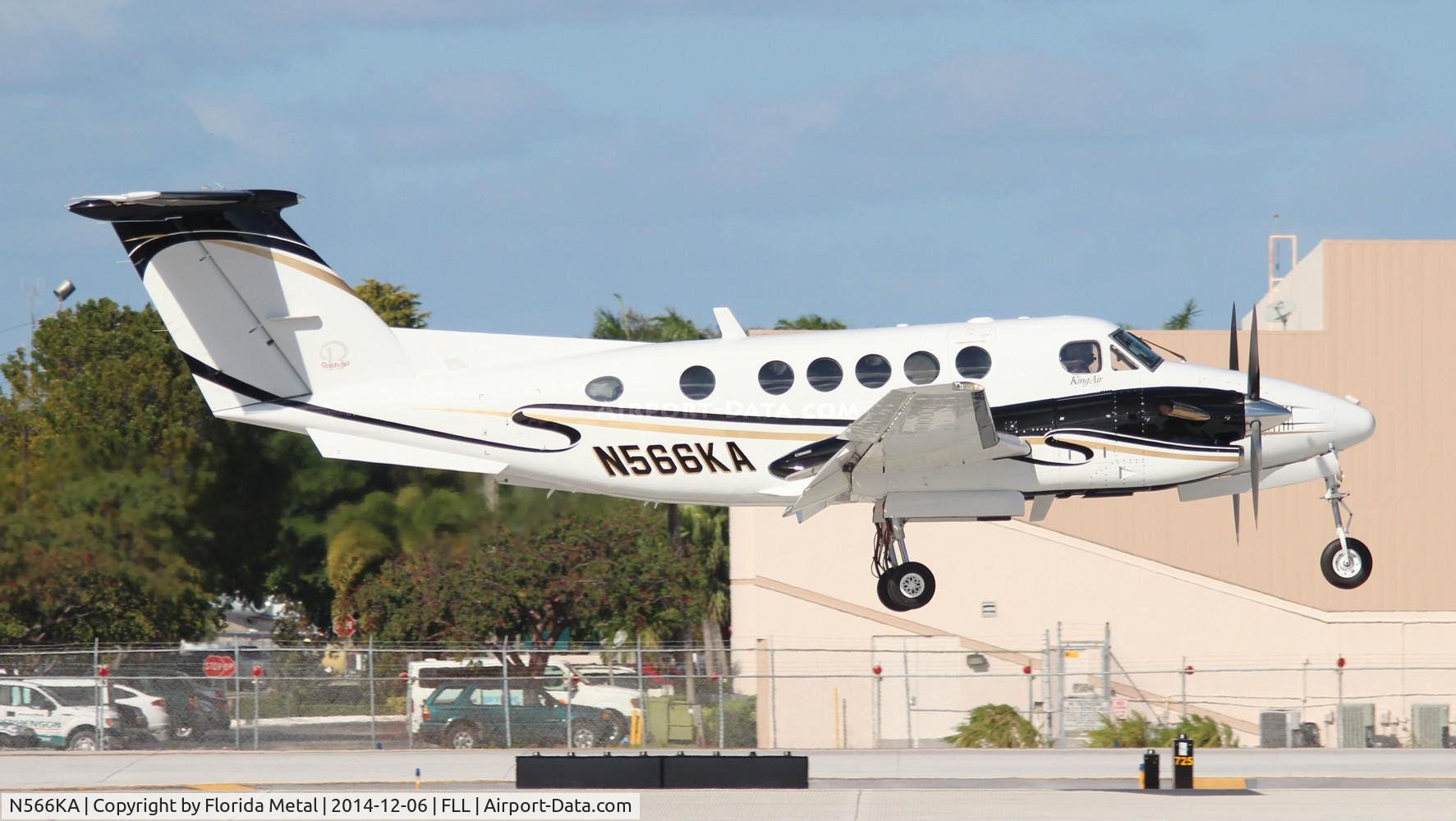 N566KA, 1989 Beech 300 C/N FA-201, Beech 300