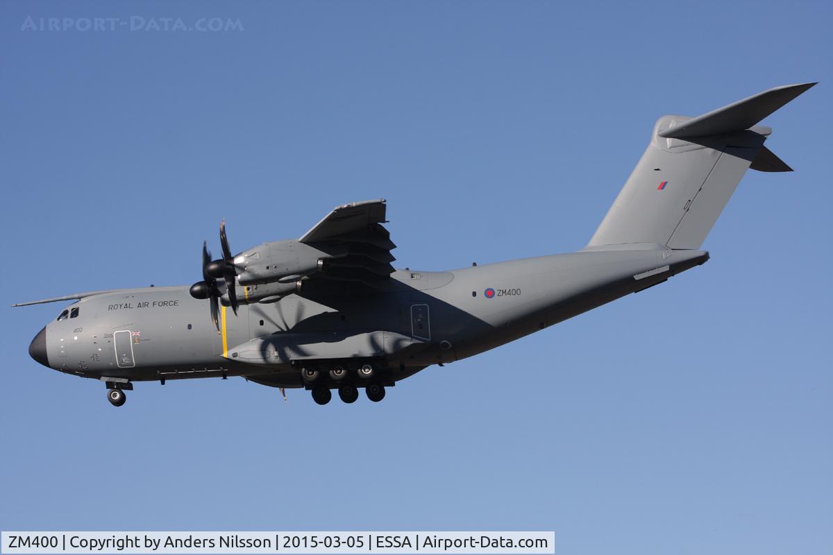 ZM400, 2014 Airbus A400M Atlas C.1 C/N 015, On short final for runway 26 as RRR4504 from Brize Norton.