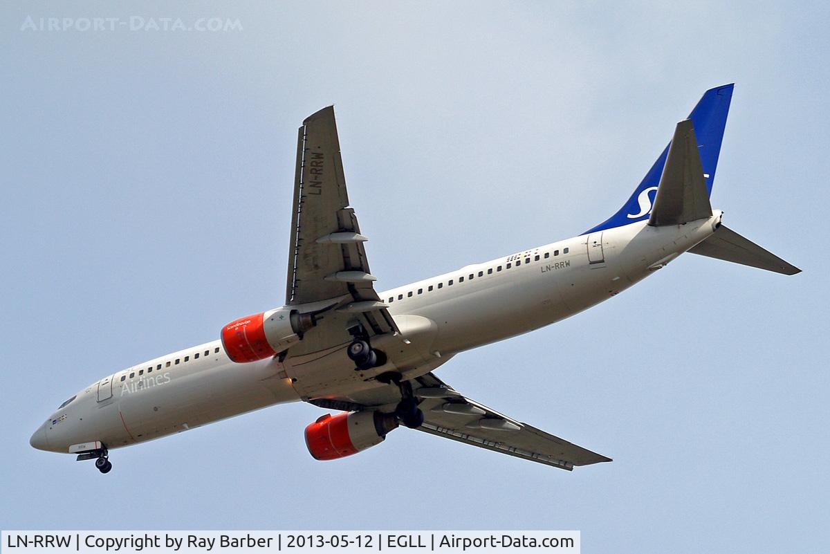 LN-RRW, 2004 Boeing 737-883 C/N 32277, Boeing 737-883 [32277] (SAS ScandInavian Airlines) Home~G 12/05/2013. On approach 27R.