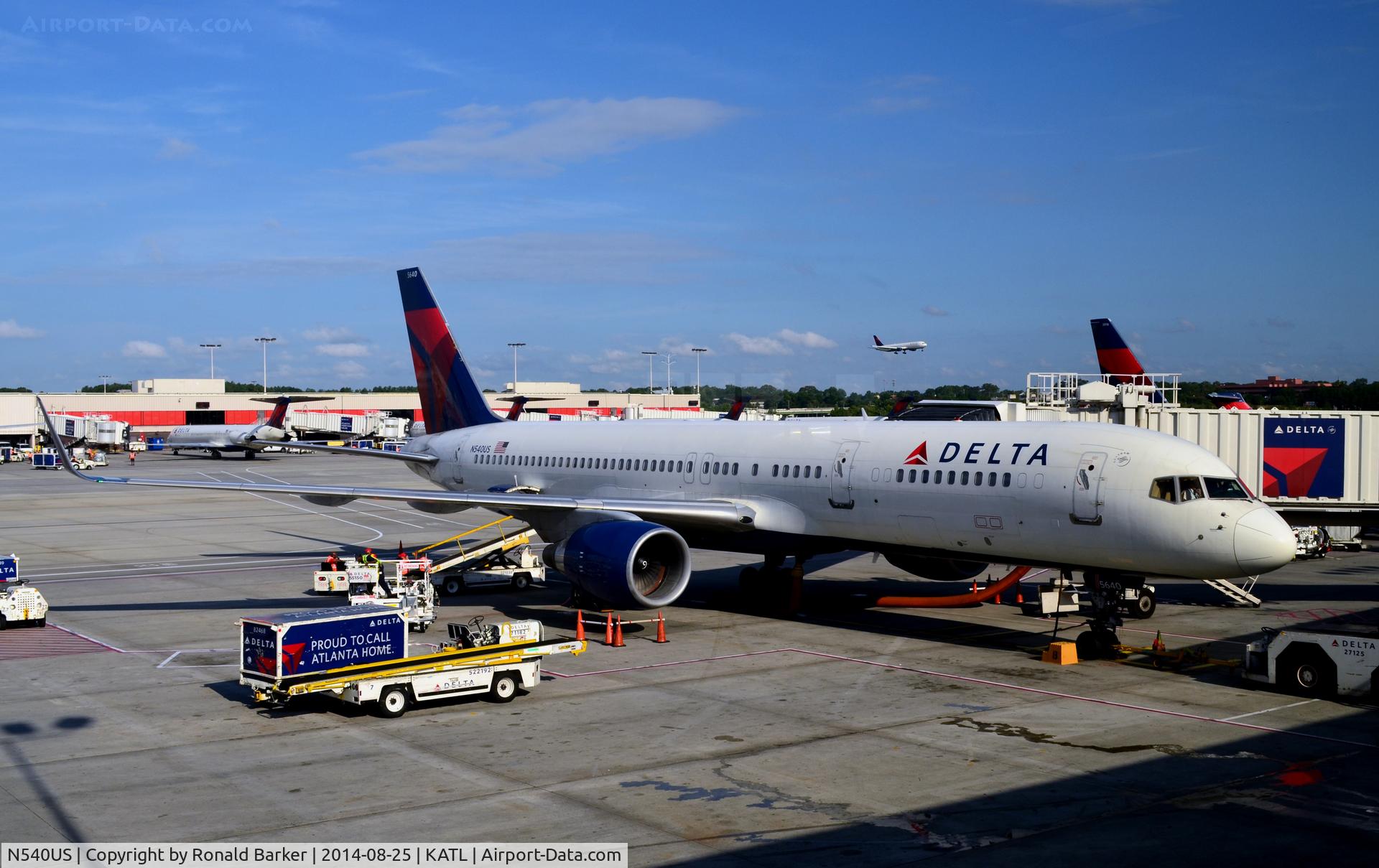 N540US, 1996 Boeing 757-251 C/N 26487, At the gate Atlanta