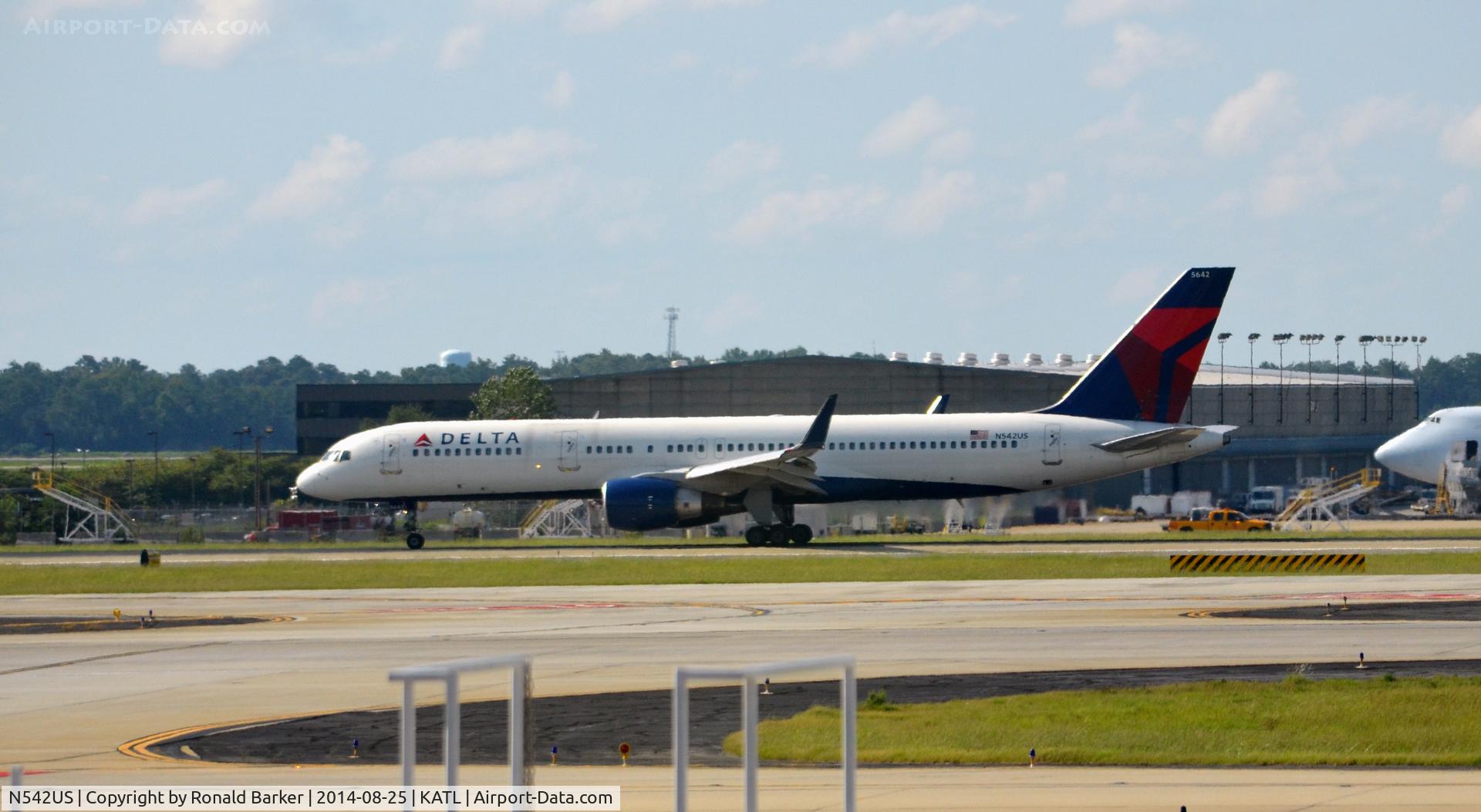 N542US, 1996 Boeing 757-251 C/N 26489, Landing Atlanta