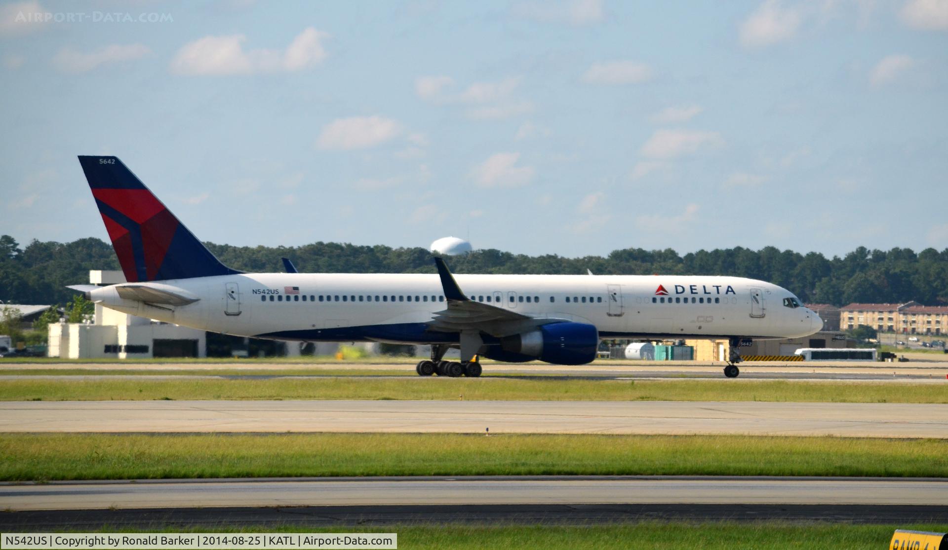 N542US, 1996 Boeing 757-251 C/N 26489, Taxi to parking Atlanta
