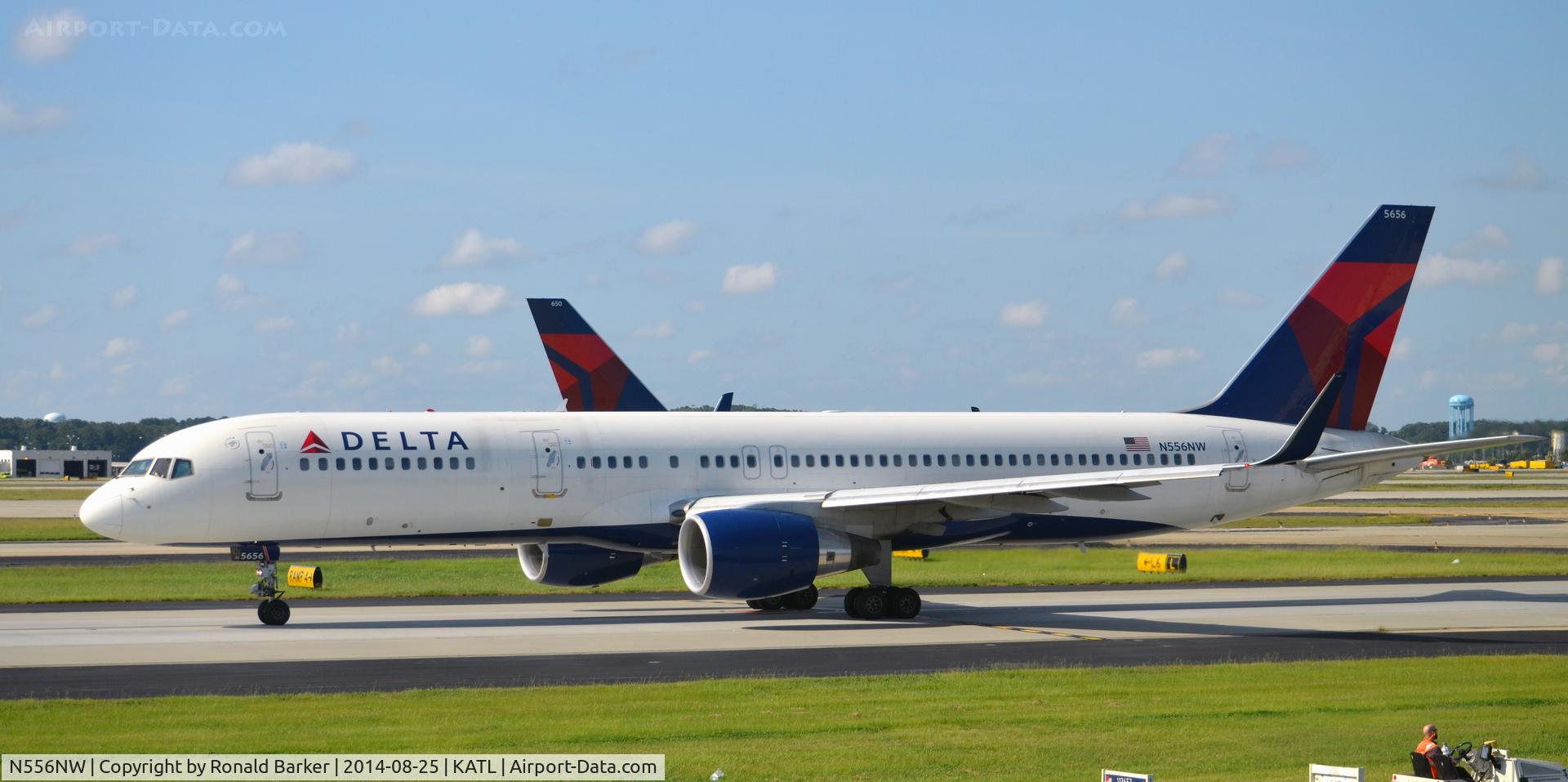 N556NW, 2002 Boeing 757-251 C/N 33392, Taxi for takeoff Atlanta