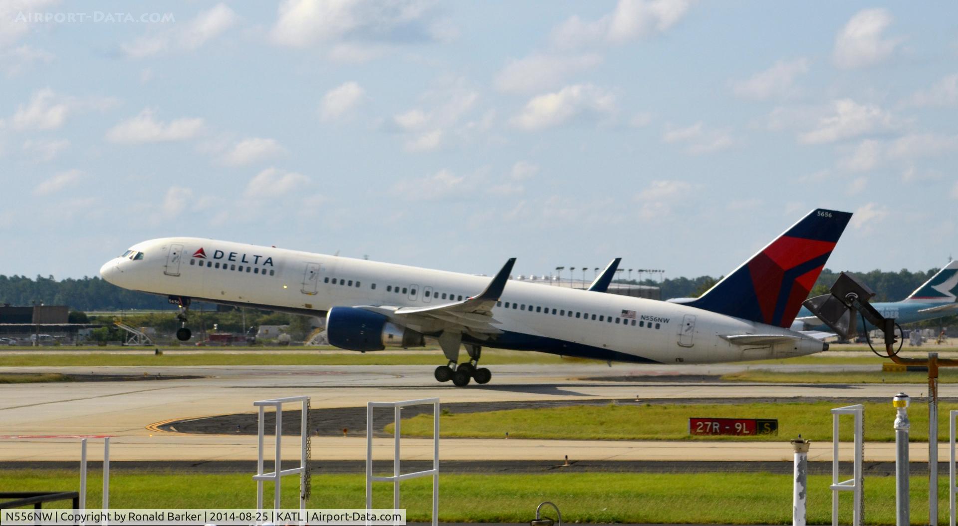 N556NW, 2002 Boeing 757-251 C/N 33392, Takeoff liftoff Atlanta