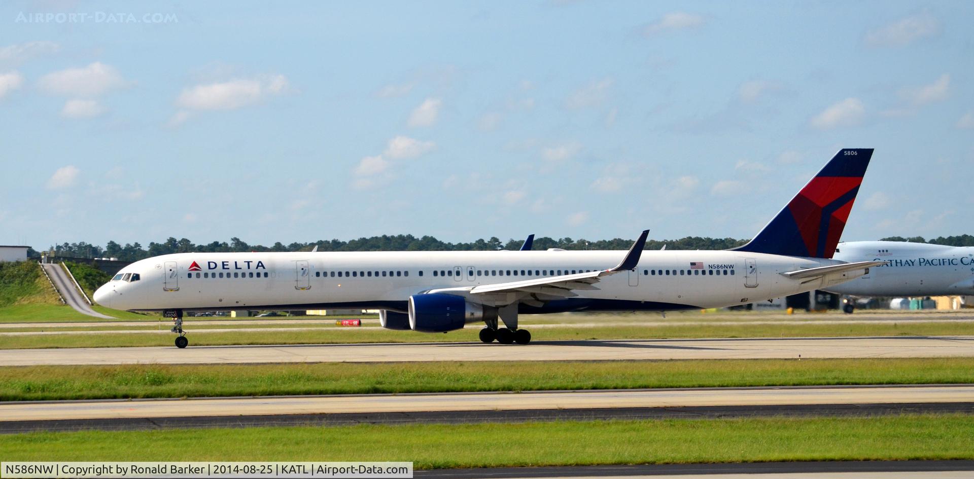 N586NW, 2002 Boeing 757-351 C/N 32987, Takeoff Atlanta