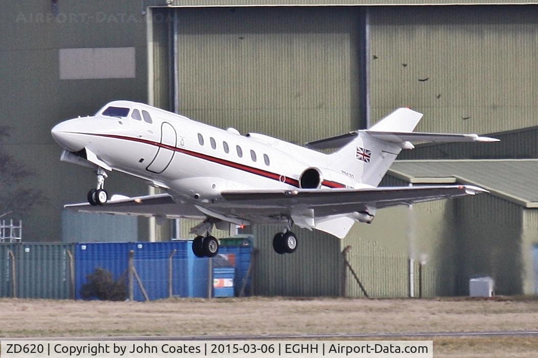 ZD620, British Aerospace BAe-125 CC.3 C/N 257181, Departing off 26