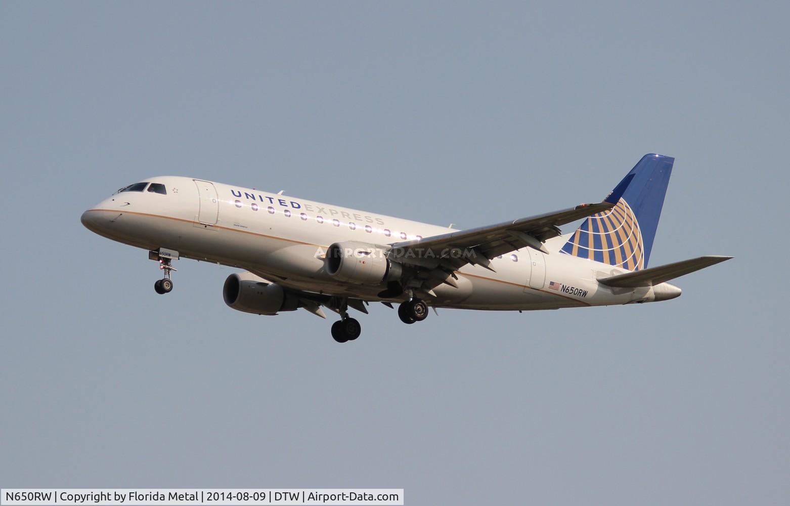 N650RW, 2005 Embraer 170SE (ERJ-170-100SE) C/N 17000071, United Express