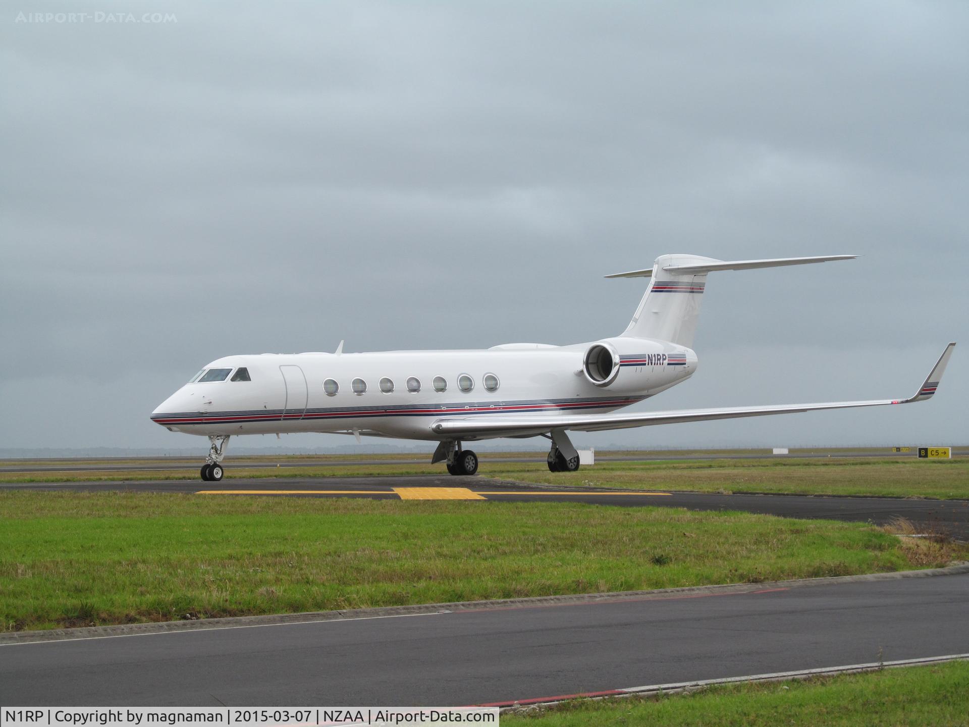 N1RP, 2013 Gulfstream Aerospace V-SP G550 C/N 5458, Taxying out for departure