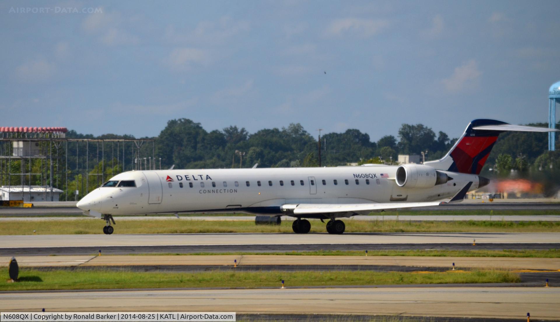 N608QX, 2001 Bombardier CRJ-701 (CL-600-2C10) Regional Jet C/N 10026, Takeoff roll Atlanta