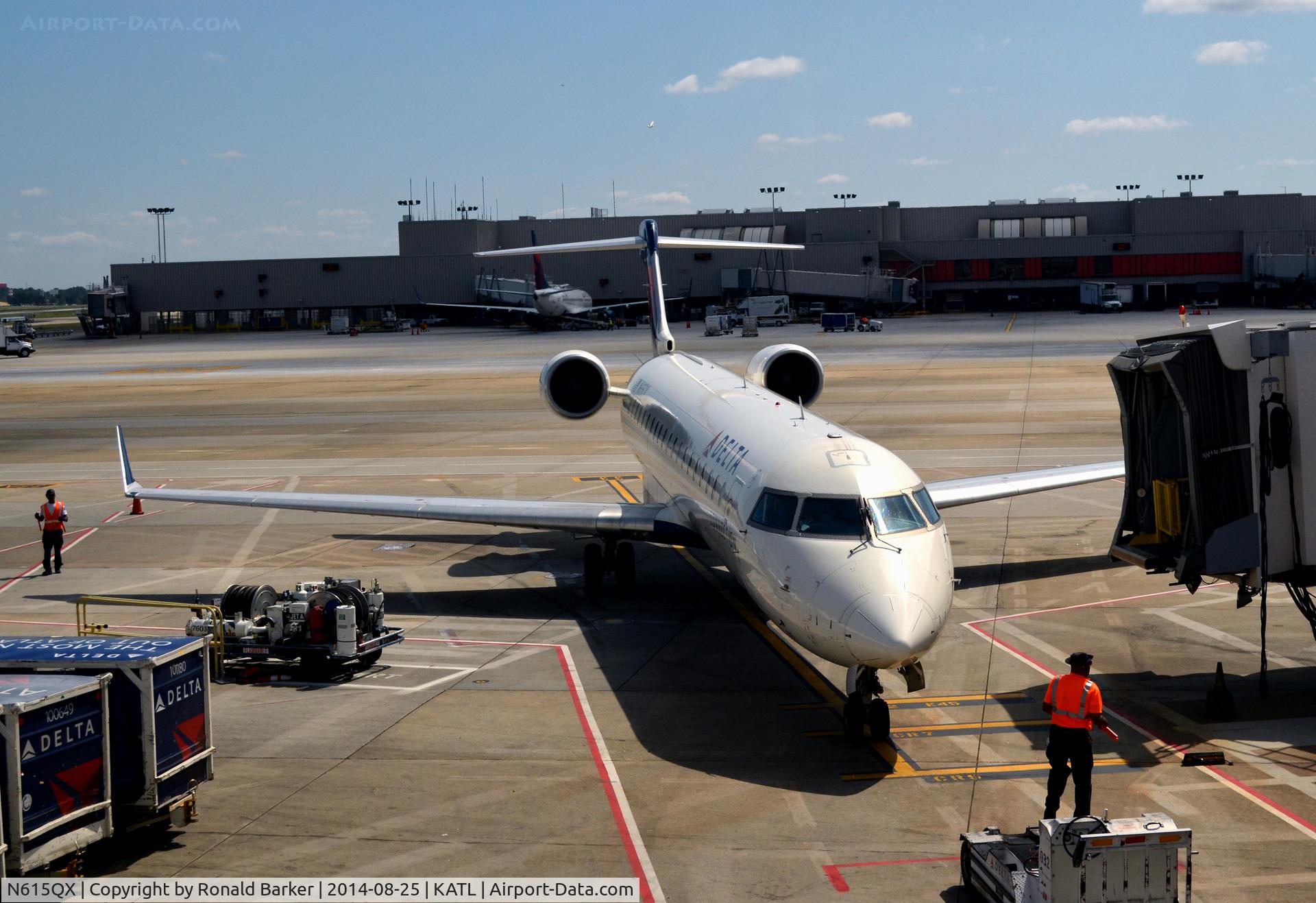 N615QX, 2002 Bombardier CRJ-701 (CL-600-2C10) Regional Jet C/N 10065, Parking at the gate Atlanta