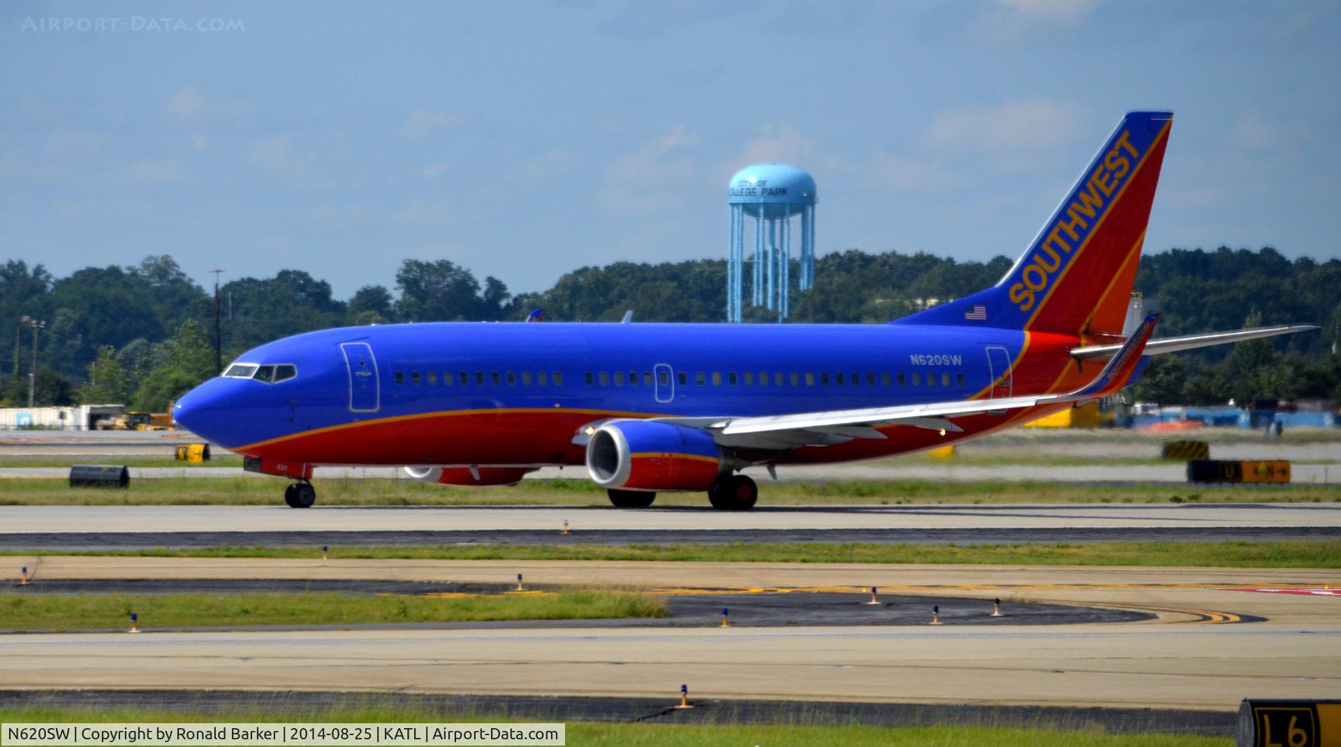 N620SW, 1996 Boeing 737-3H4 C/N 28036, Taxi Atlanta