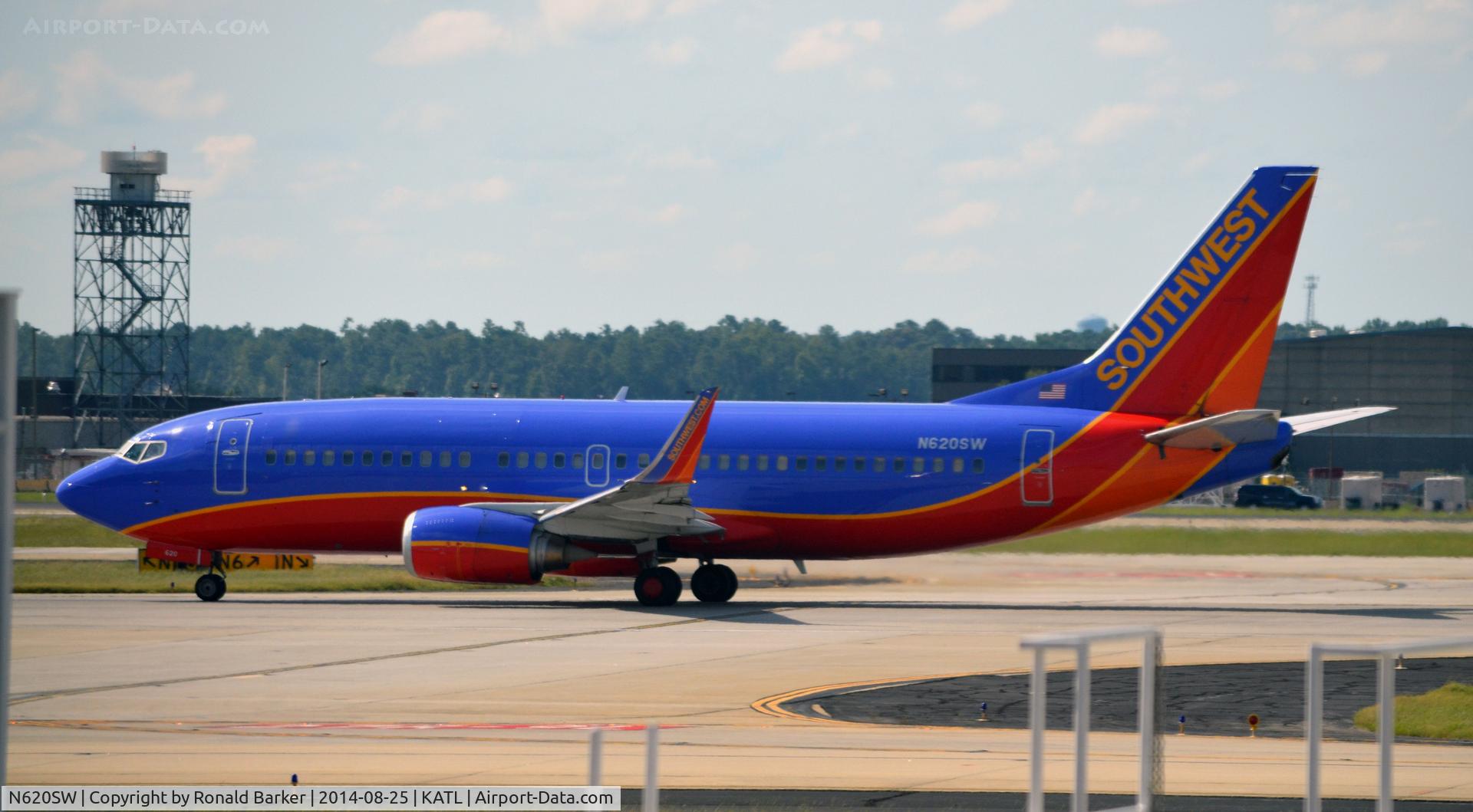 N620SW, 1996 Boeing 737-3H4 C/N 28036, Taxi Atlanta