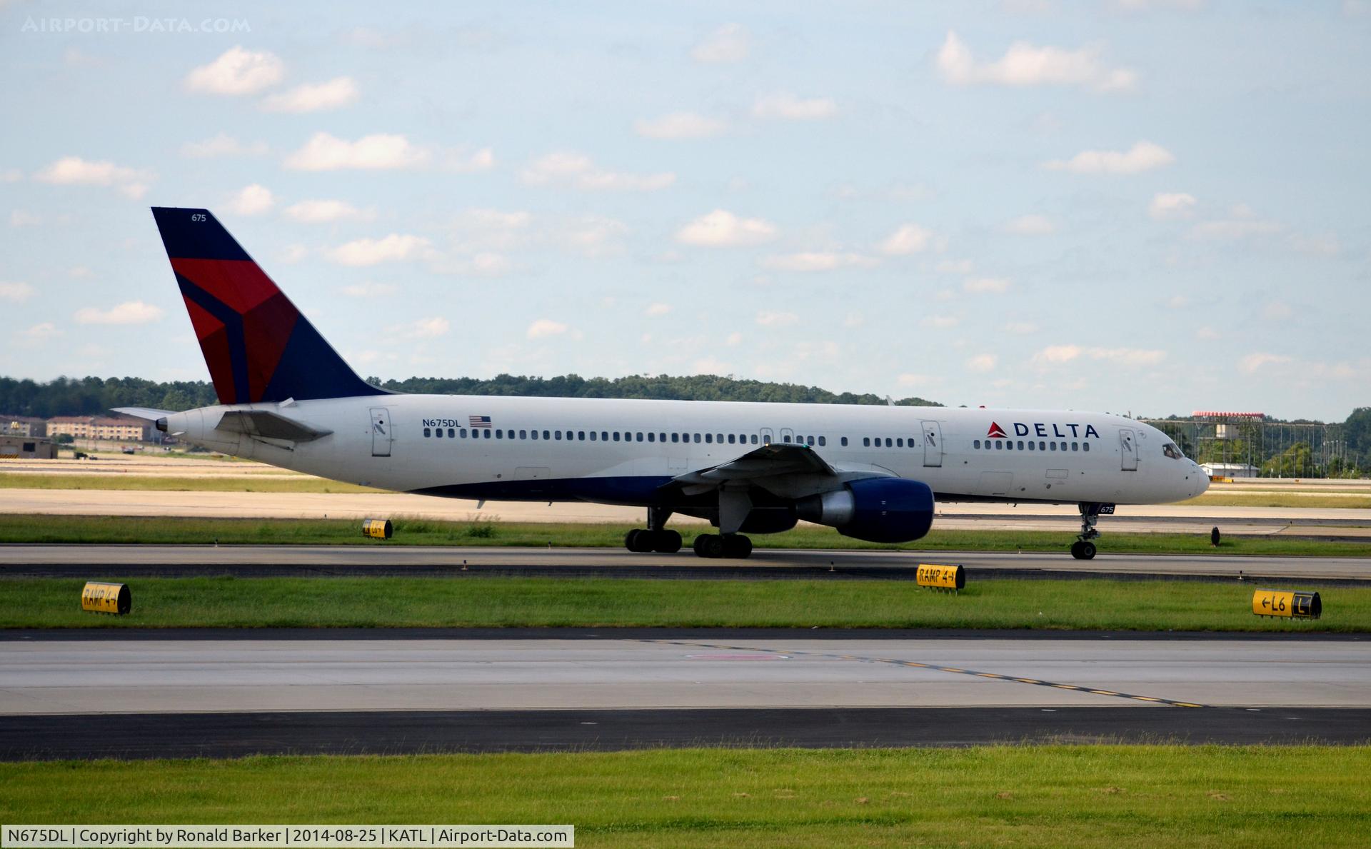 N675DL, 1992 Boeing 757-232 C/N 25980, Taxi to takeoff Atlanta