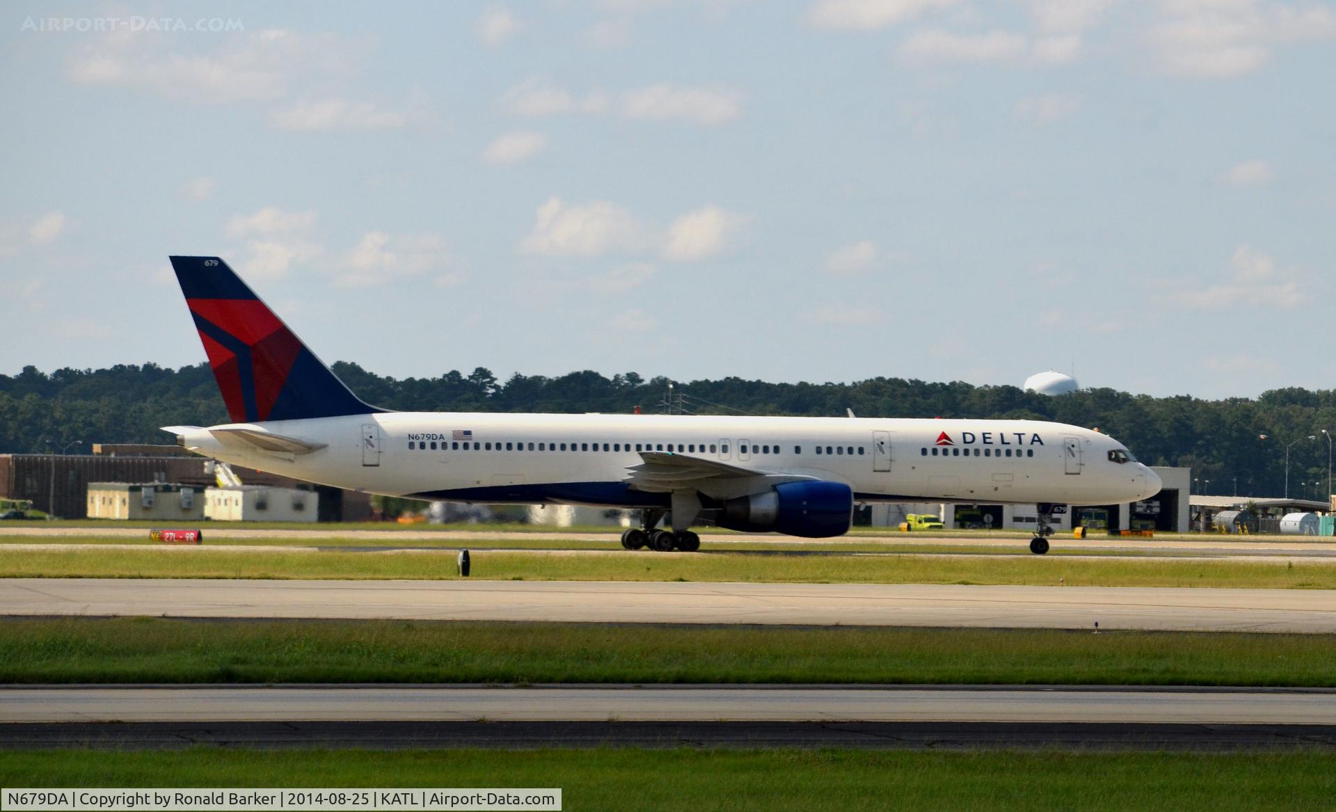N679DA, 1992 Boeing 757-232 C/N 26955, Taxi to park Atlanta