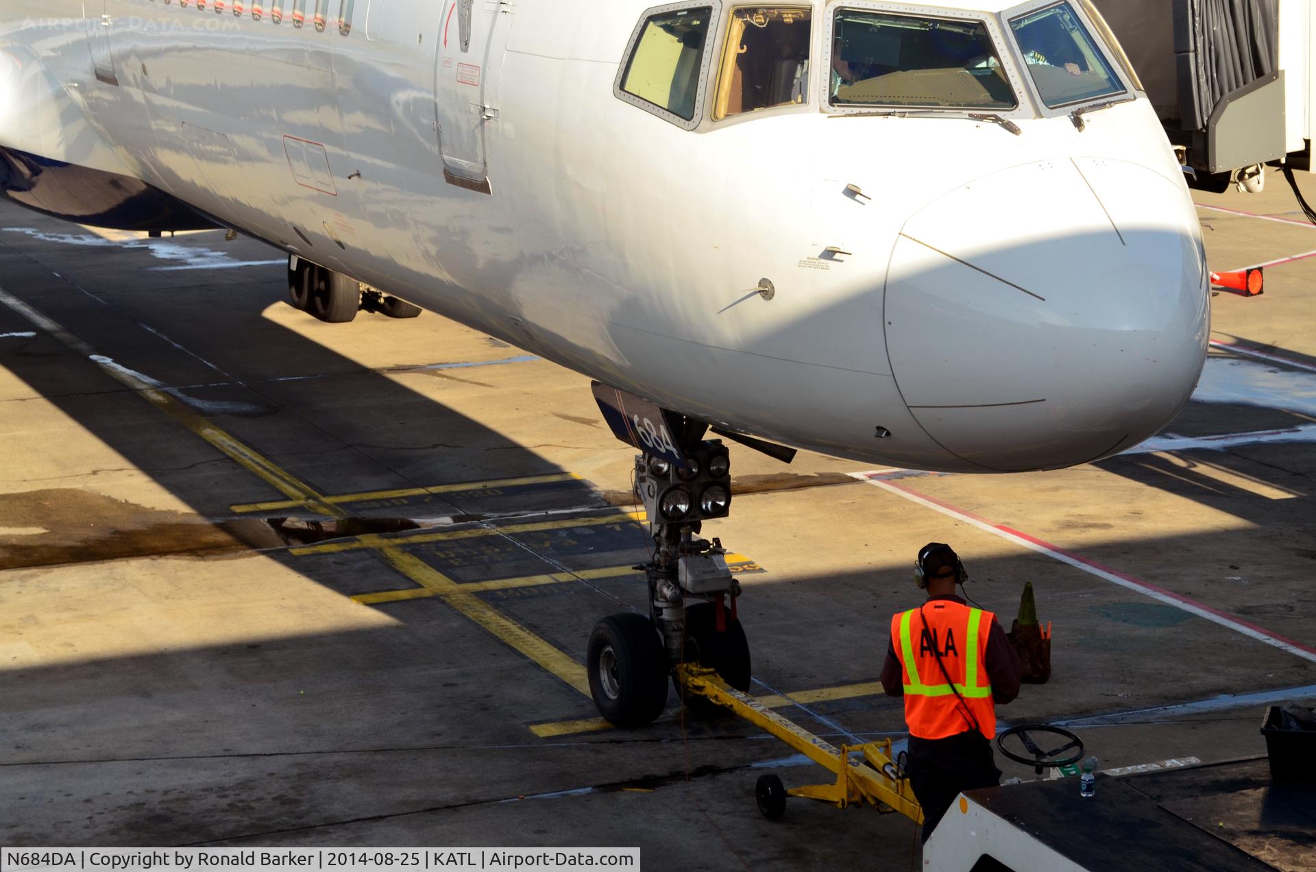 N684DA, 1993 Boeing 757-232 C/N 27104, Gate Atlanta
