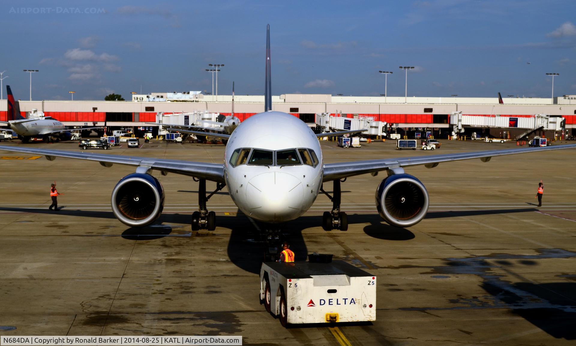 N684DA, 1993 Boeing 757-232 C/N 27104, Pushback Atlanta