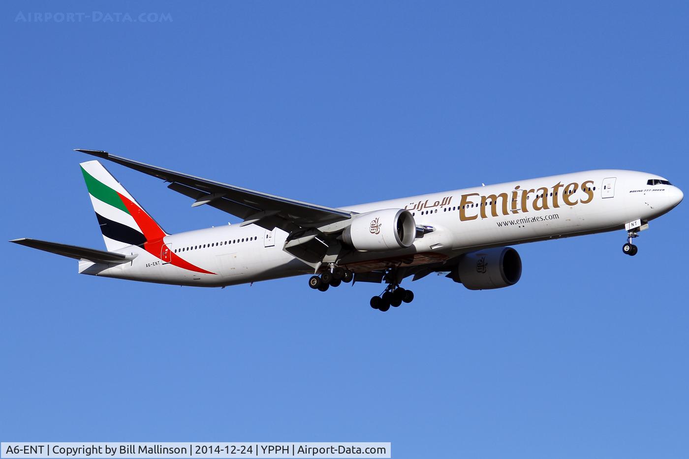 A6-ENT, 2014 Boeing 777-31H/ER C/N 41366, finals to 21