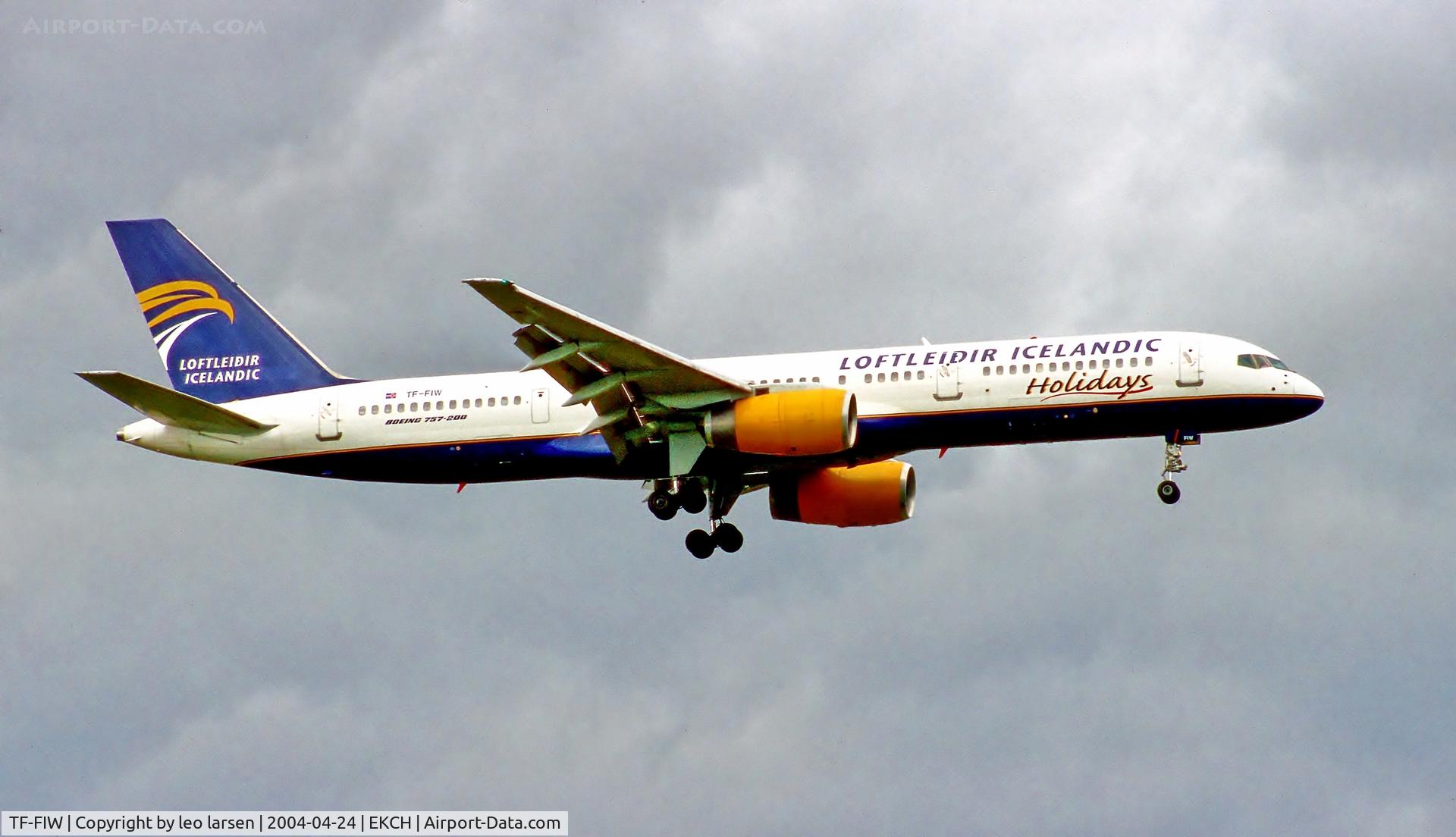 TF-FIW, 1990 Boeing 757-27B/ER C/N 24838, Copenhagen 24.4.04 with Loftleidir/Icelandic Holidays inscription