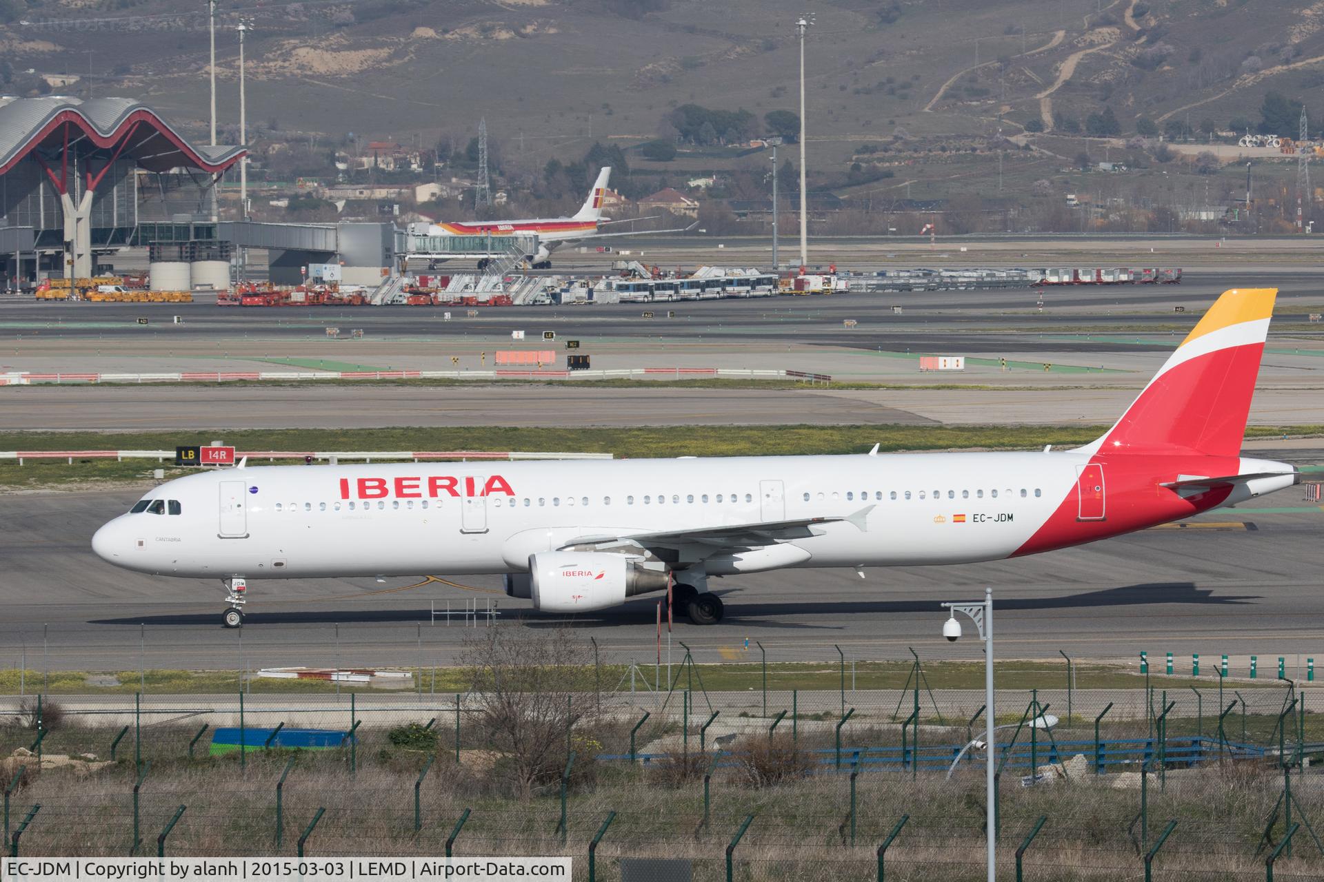 EC-JDM, 2004 Airbus A321-211 C/N 2357, Taxying at Madrid; in the new colours