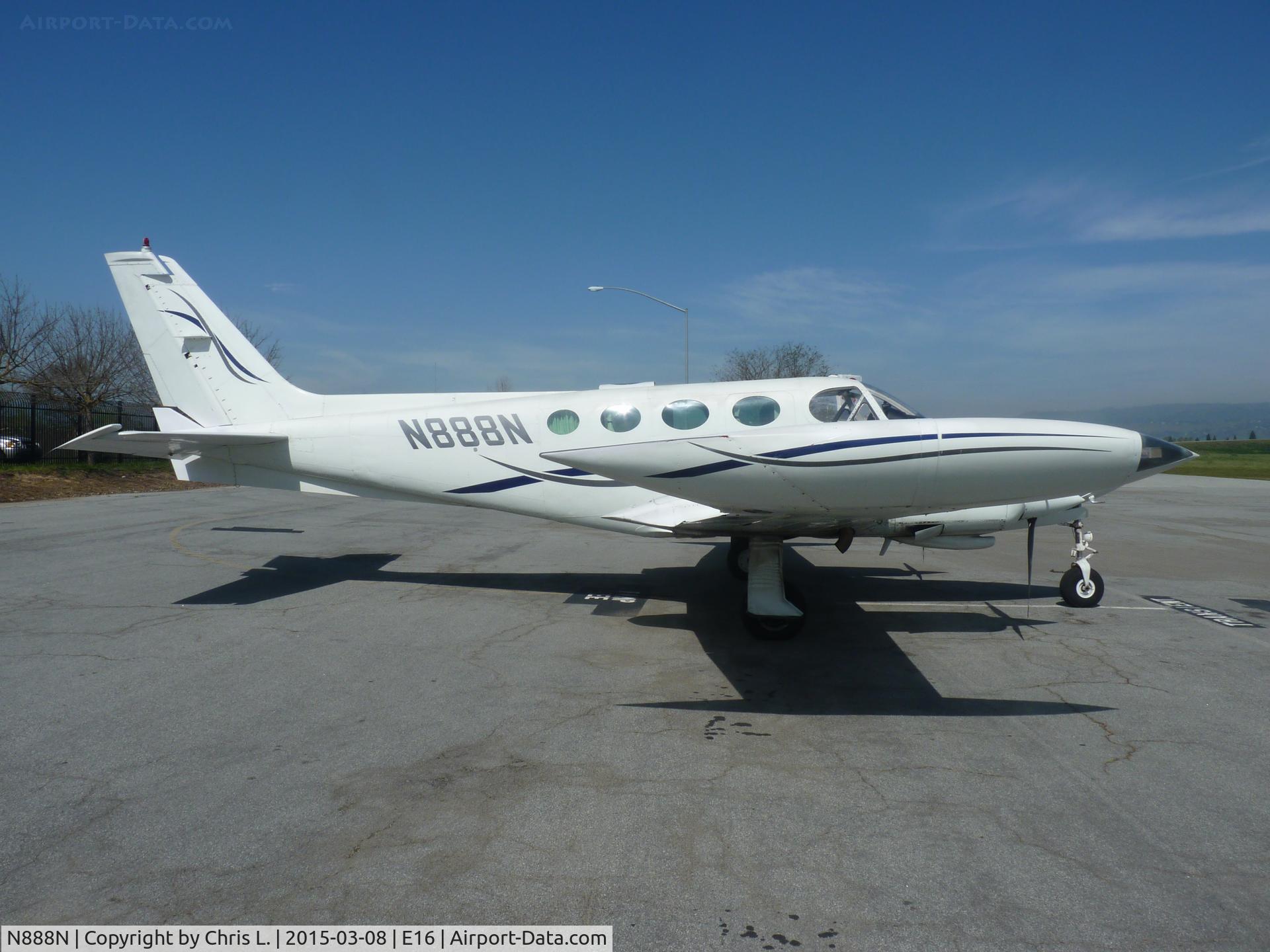 N888N, 1973 Cessna 340 C/N 340-0312, A transient Cessna 340 sits in front of the South County Magnum Aviation hangar.