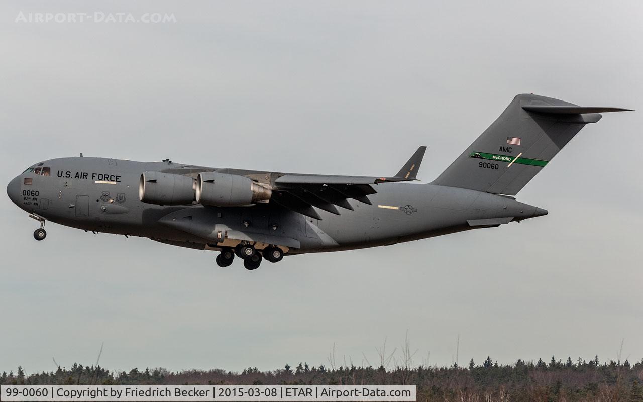 99-0060, 1999 Boeing C-17A Globemaster III C/N 50064/P-60, on final RW26