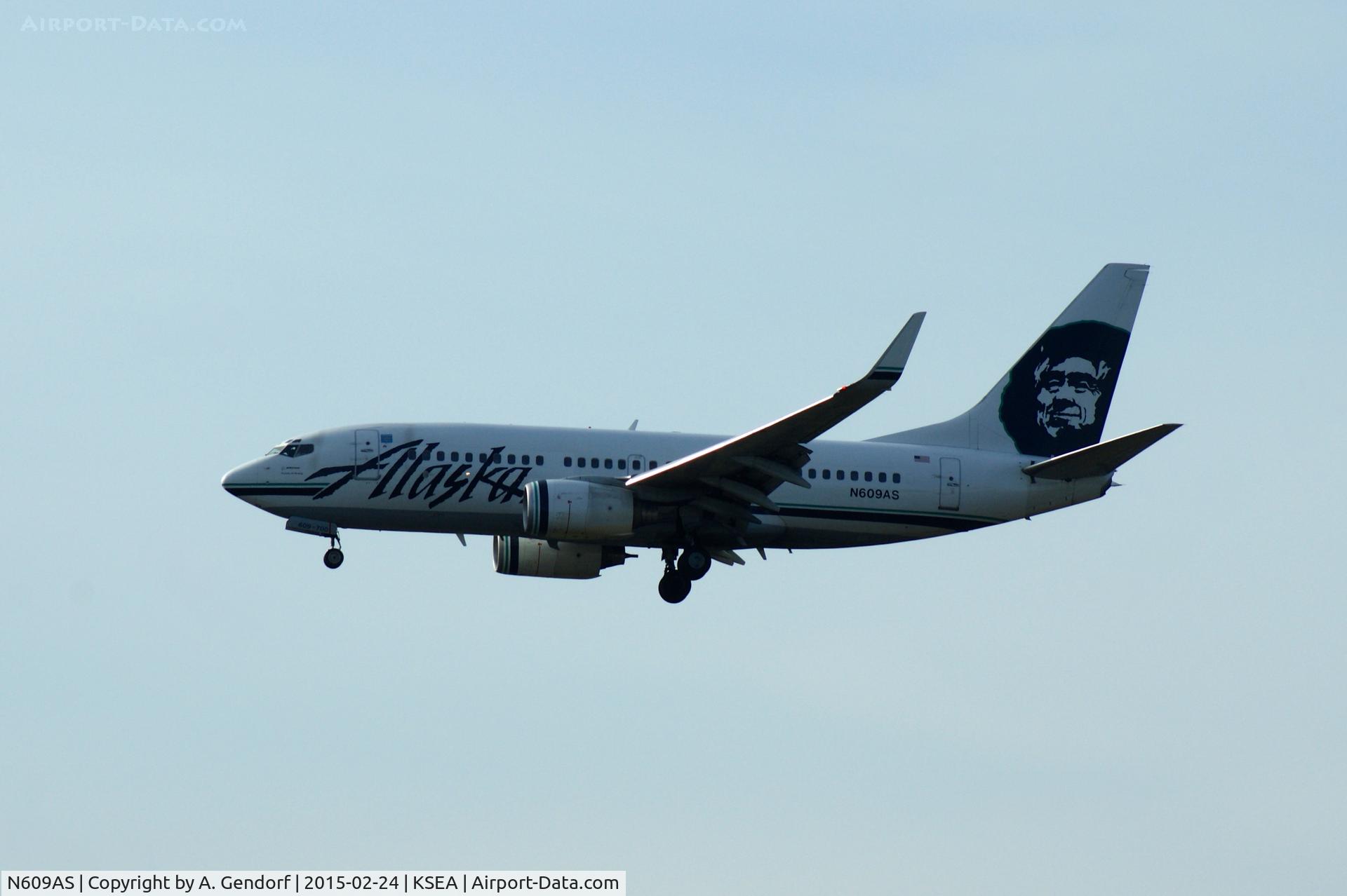 N609AS, 1999 Boeing 737-790 C/N 29752, Alaska Airlines, here on short finals at Seattle-Tacoma Int'l(KSEA)